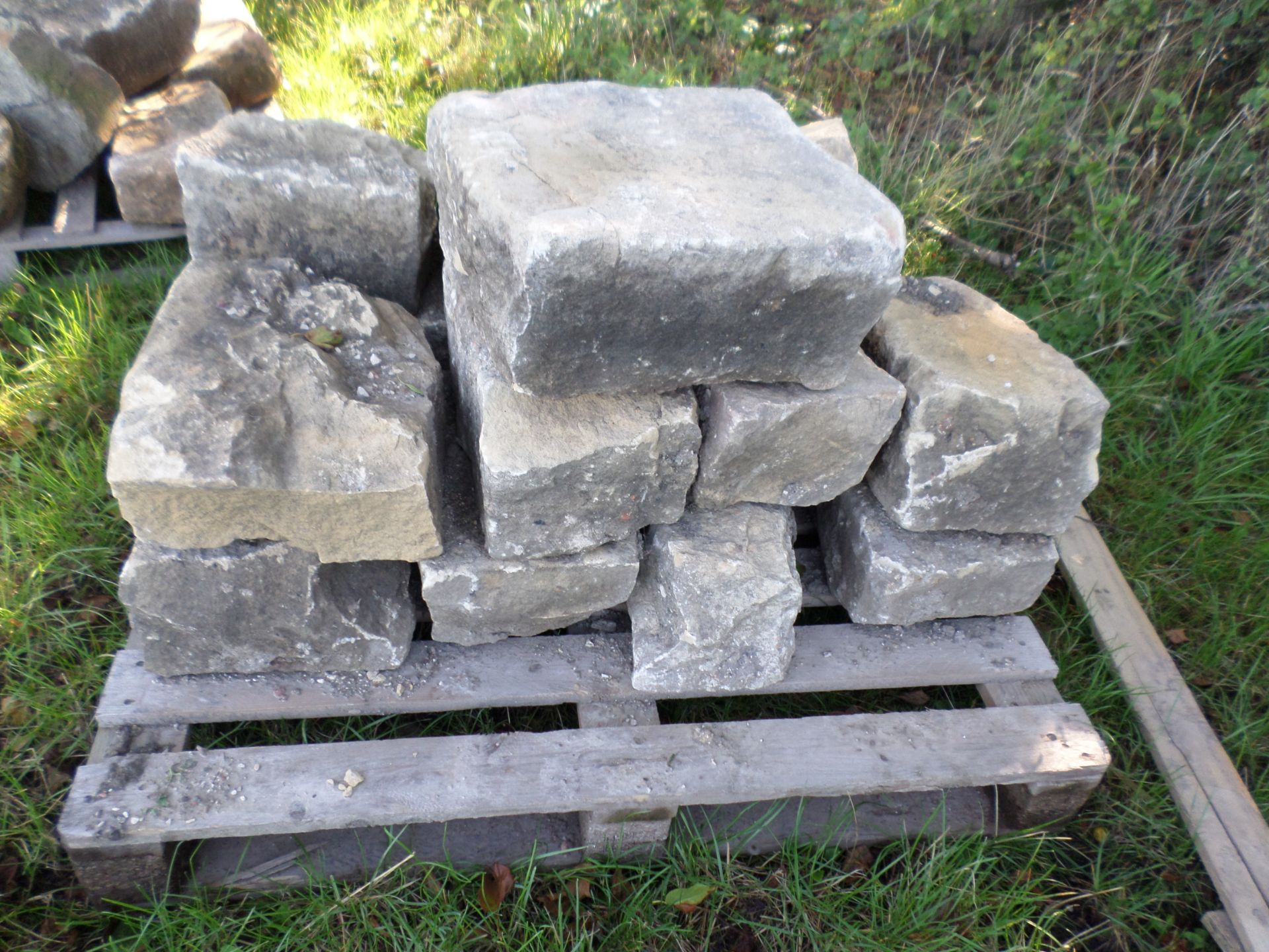 Pallet of building stone - Image 2 of 2