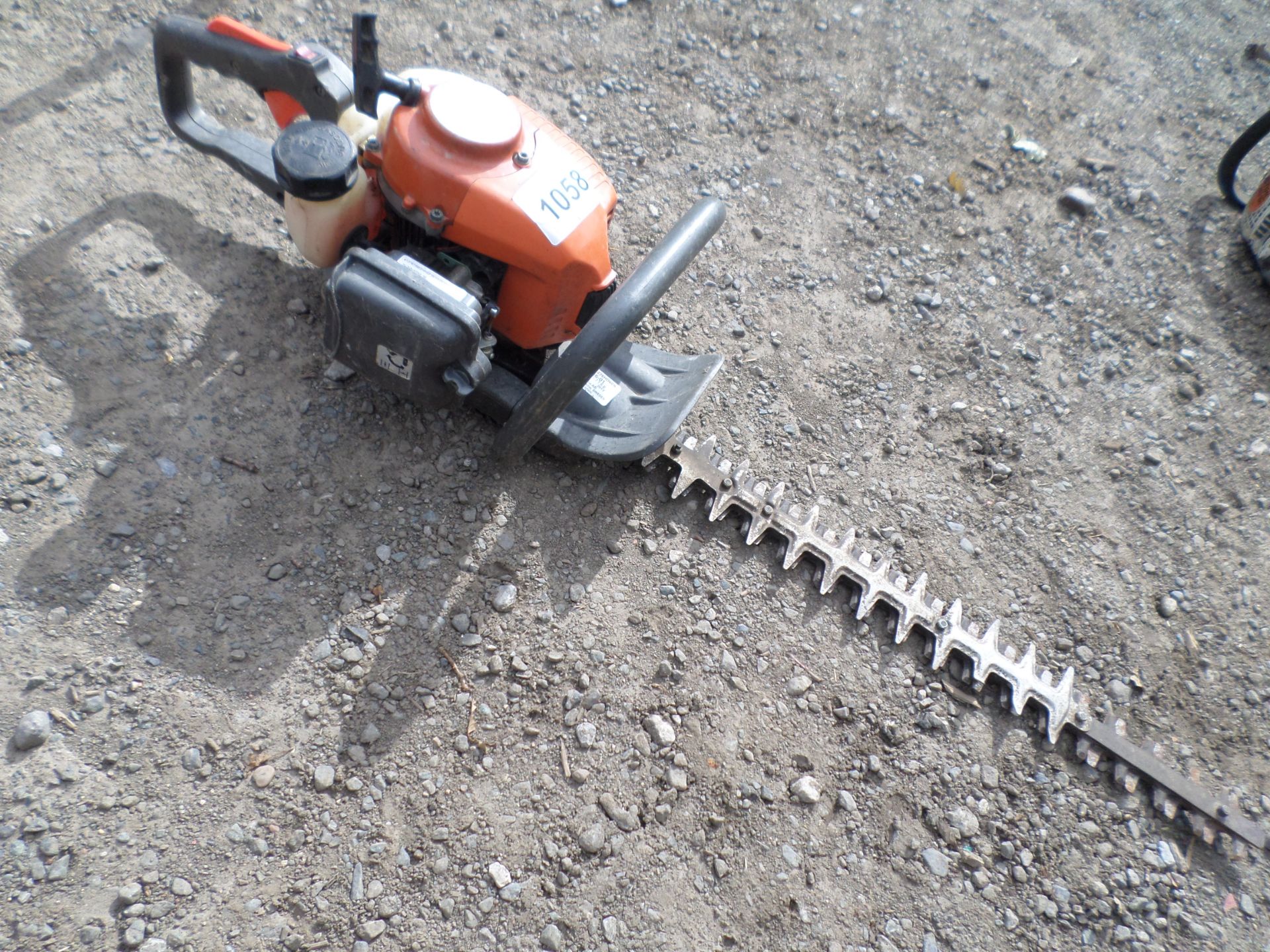 Husqvarna double sided hedge trimmer, non runner in need of service - Image 2 of 3