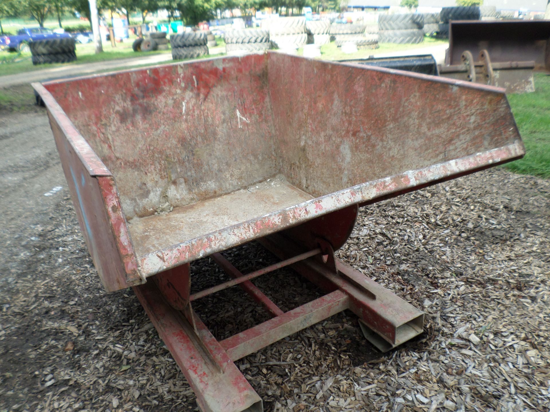 Fork mounted tipping skip - Image 2 of 2