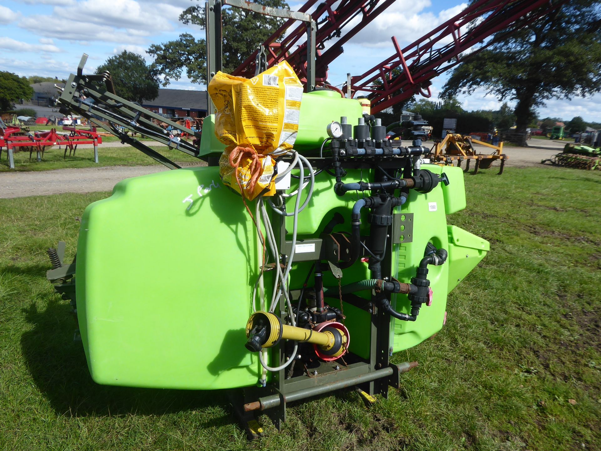 Technoma 12m sprayer, wo, c/w control box. Manual folding/hydraulic lift 1997 - Image 2 of 3