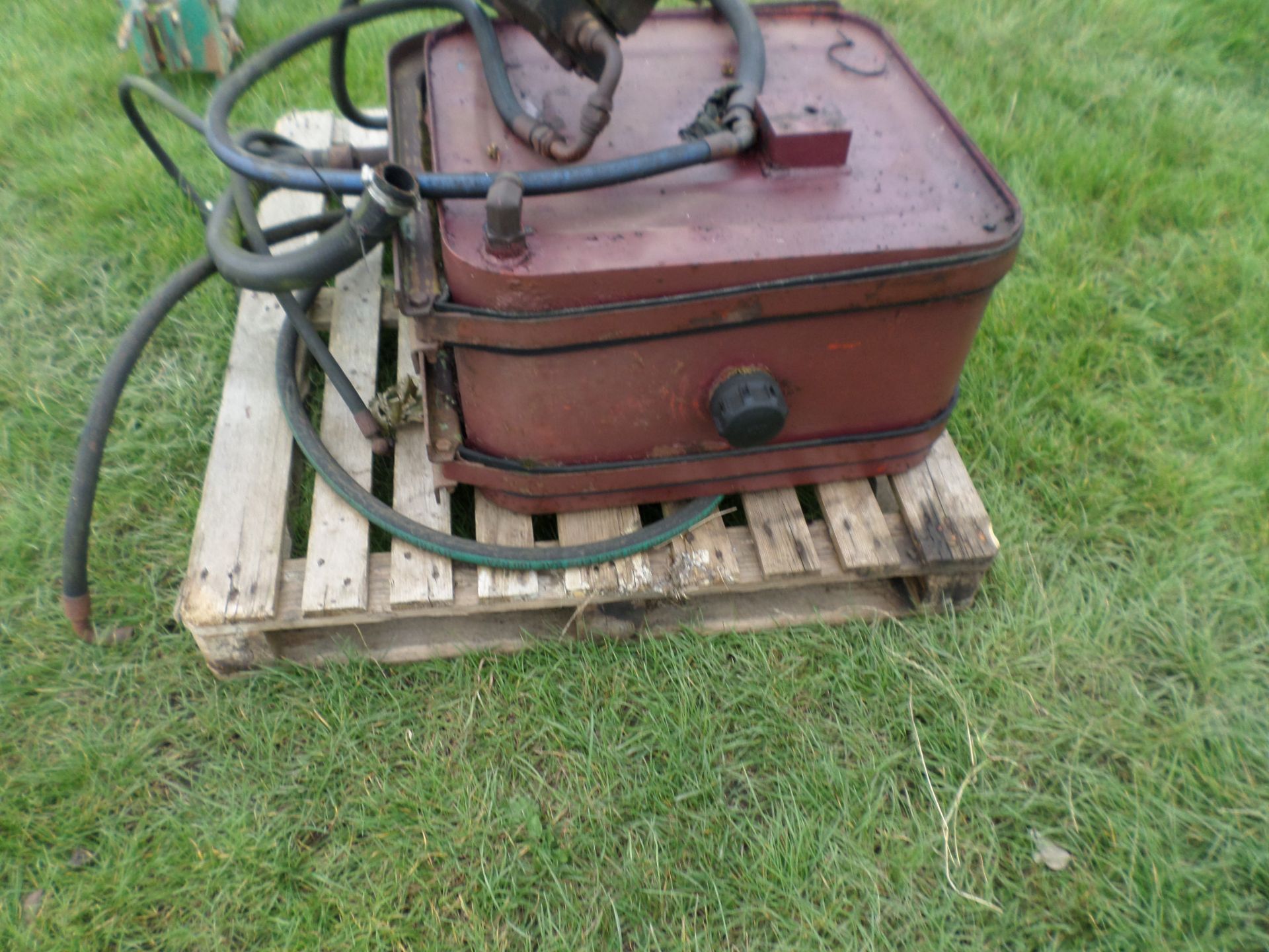 Wagon oil tank and tipping gear for Volvo truck - Image 2 of 2