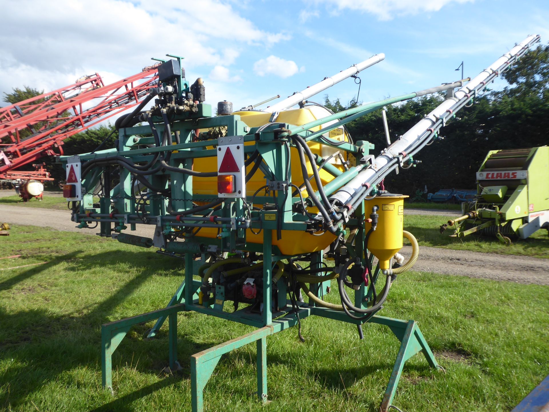 AirTec 15m sprayer, gwo, straight from farm. Hydraulic folding and lift c/w PTO, control box, manual - Image 3 of 4