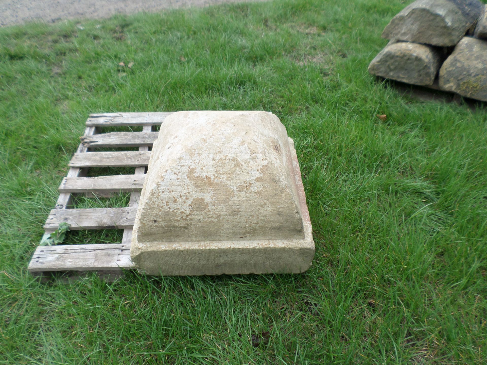 Yorkshire stone gatepost top NO VAT - Image 2 of 2
