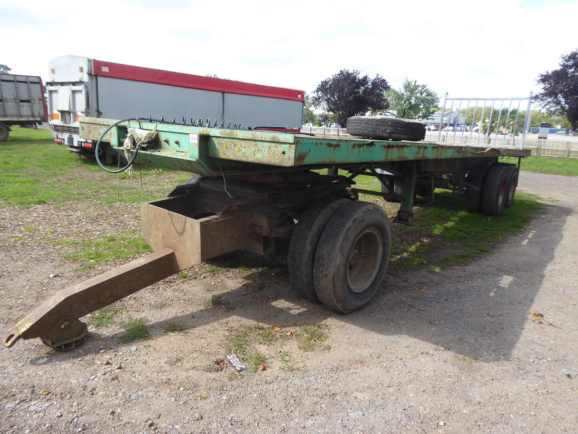 33ft artic trailer, working lights and brakes