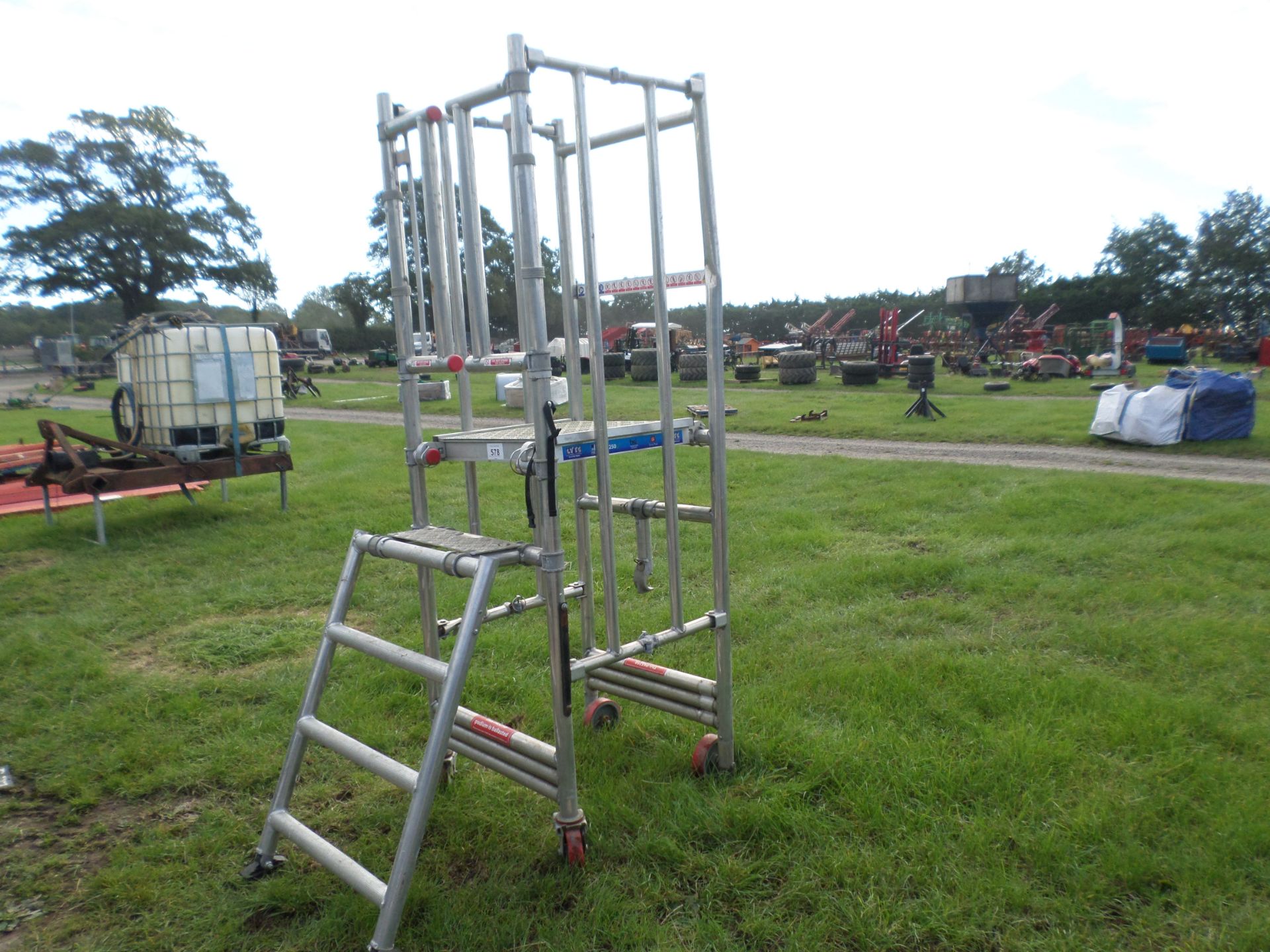 Aluminium pop up scaffolding podium NO VAT