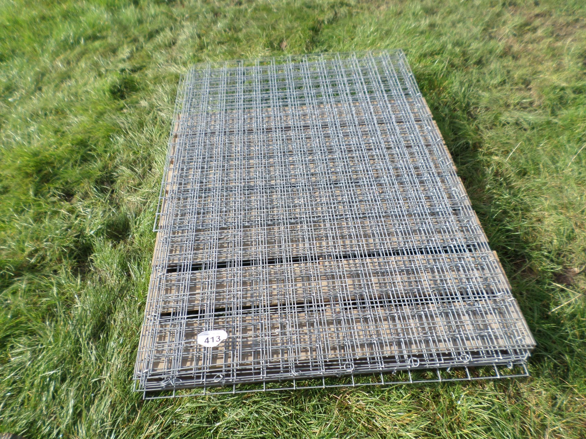 Metal mesh fencing