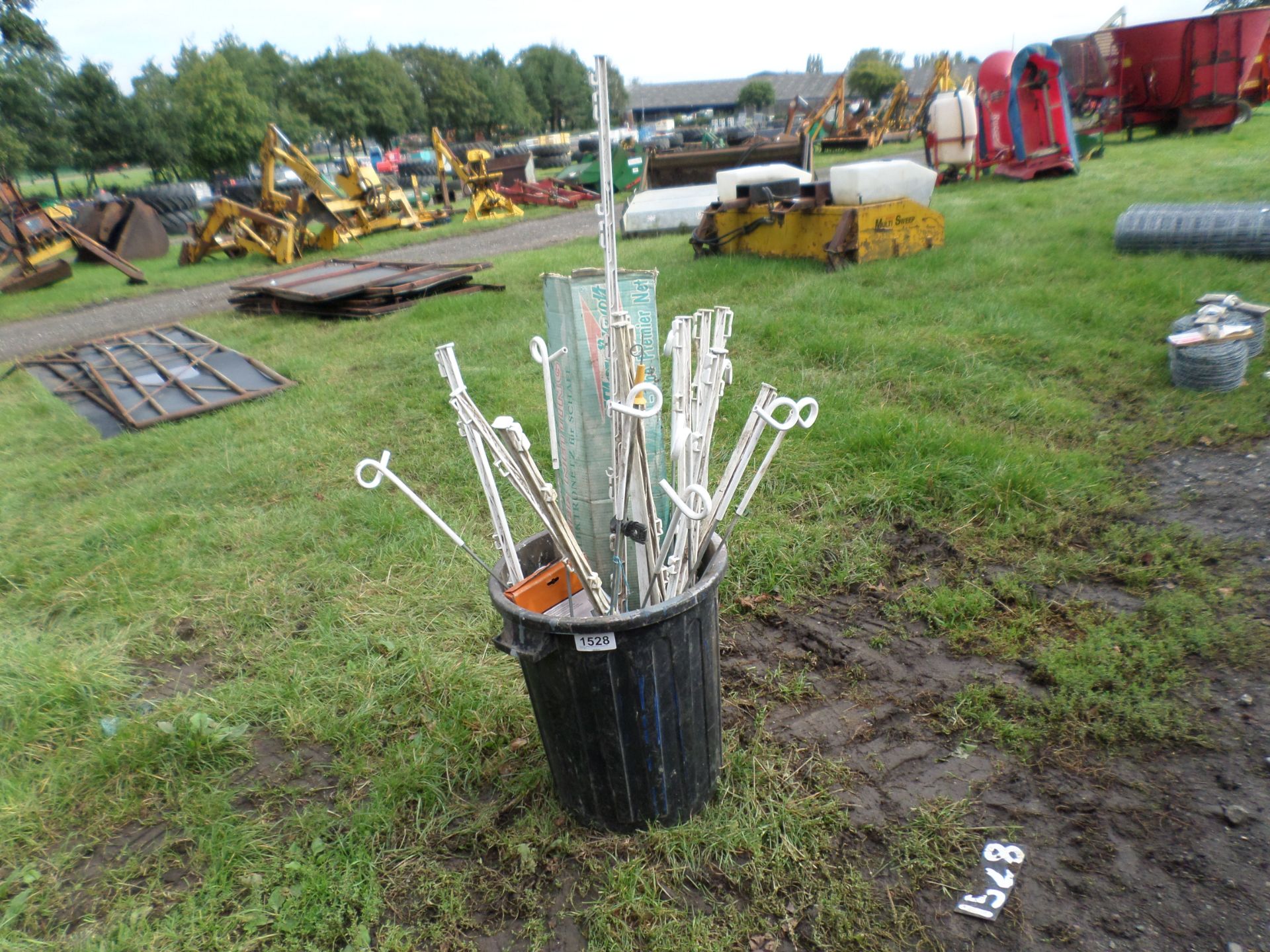 Electric sheep netting with extra poles and tape