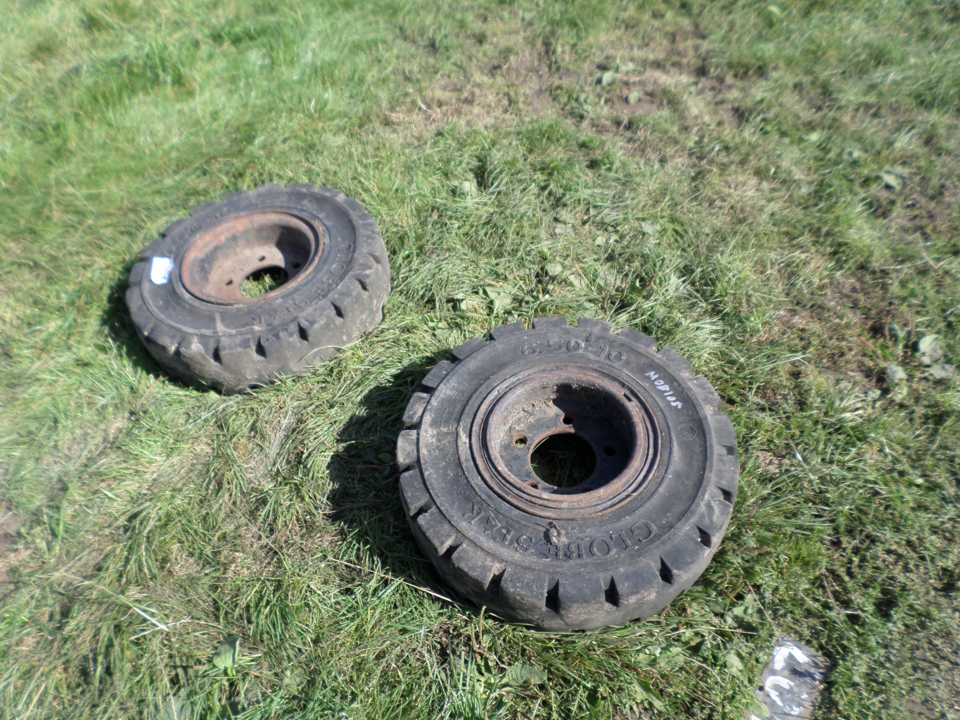 2 5-stud nearly new forklift wheels 6.5/10 - Image 2 of 2