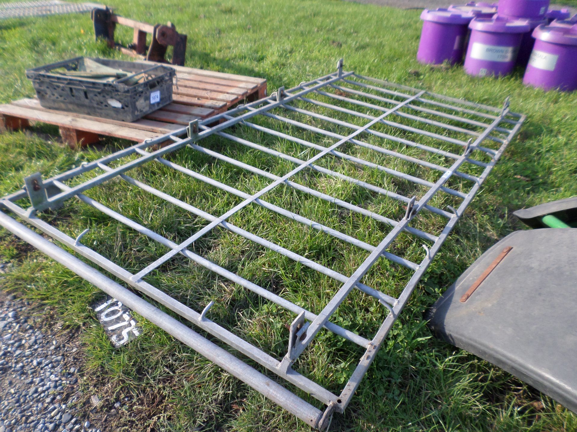 Van roof rack/ladder rack with roller