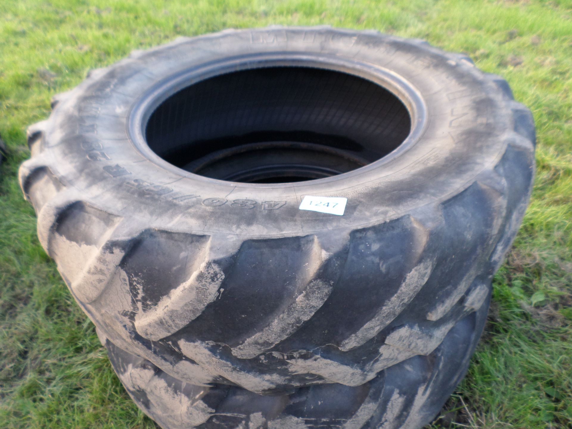 Pair of dual wheel tyres 480/65/28