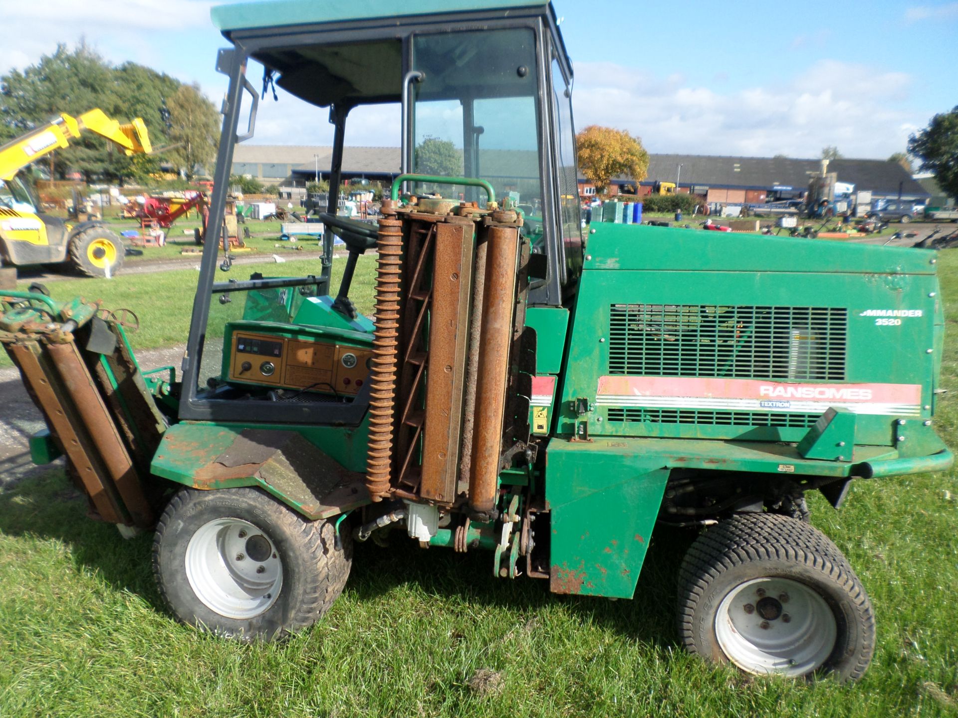 Ransome 3520 diesel ride on grass mower - Image 3 of 5