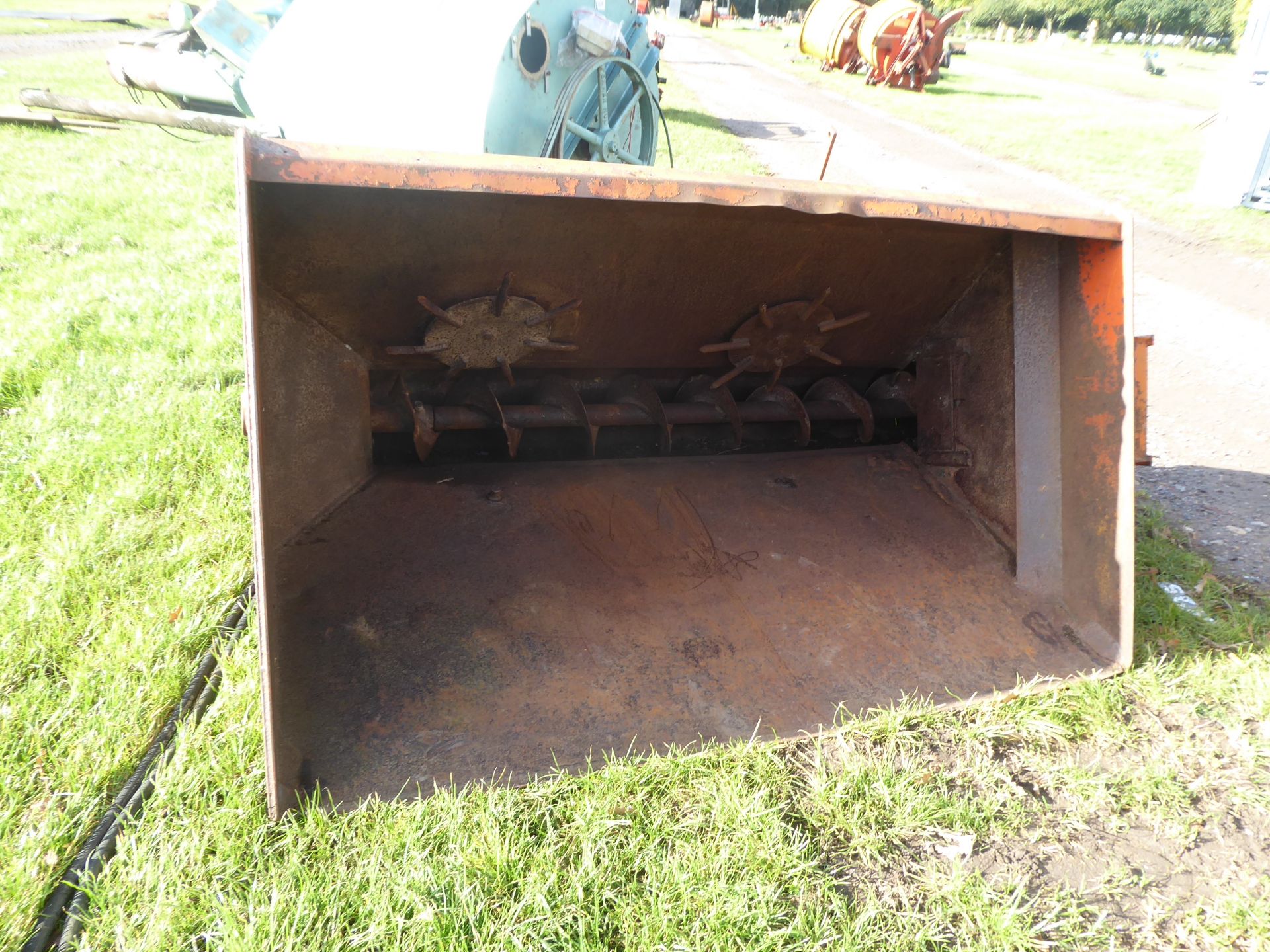 Ritchie feed/root bucket, hydraulic top link and root cutting blade - Image 2 of 3