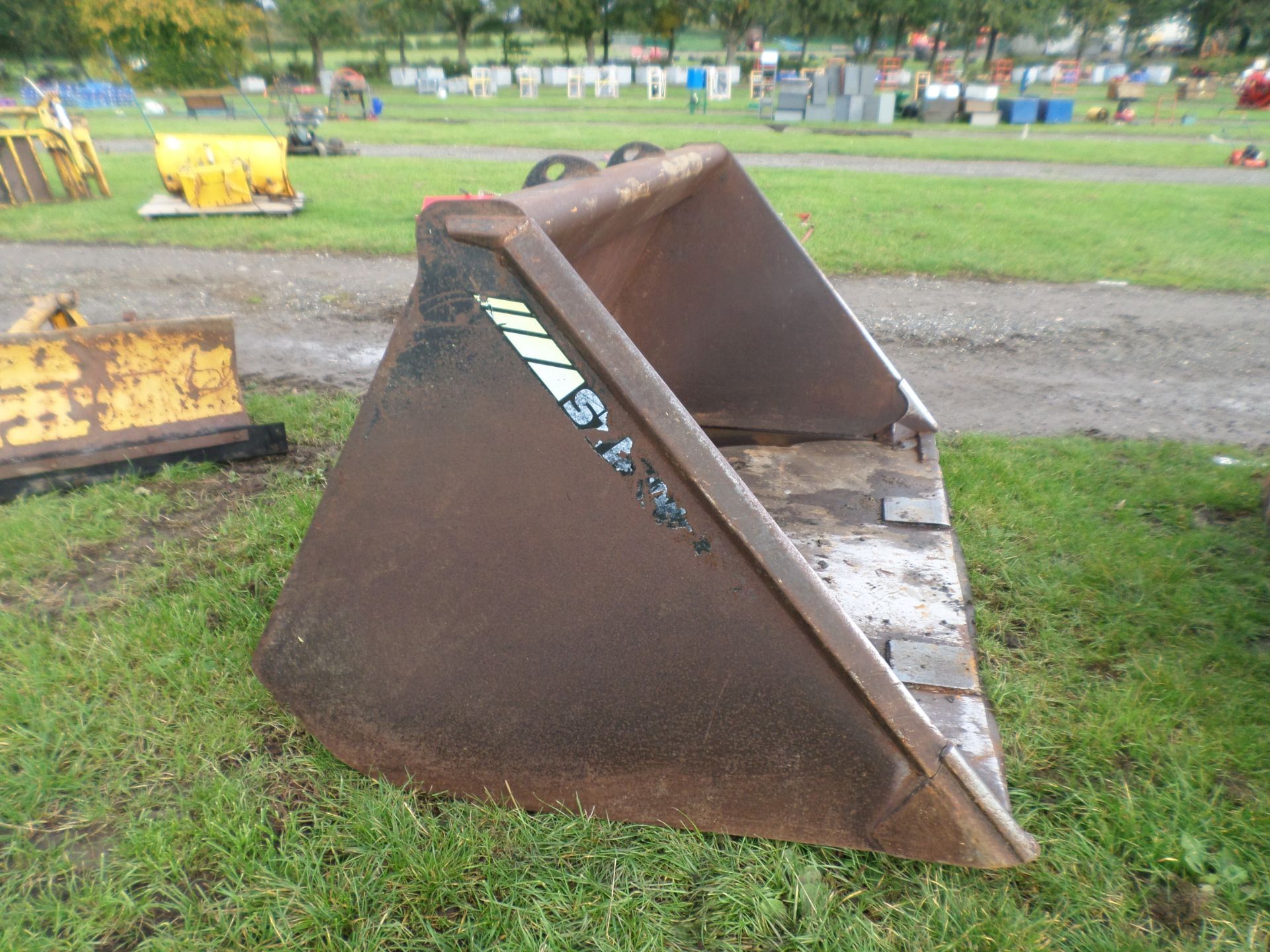 Manitou forklift bucket - Image 3 of 4