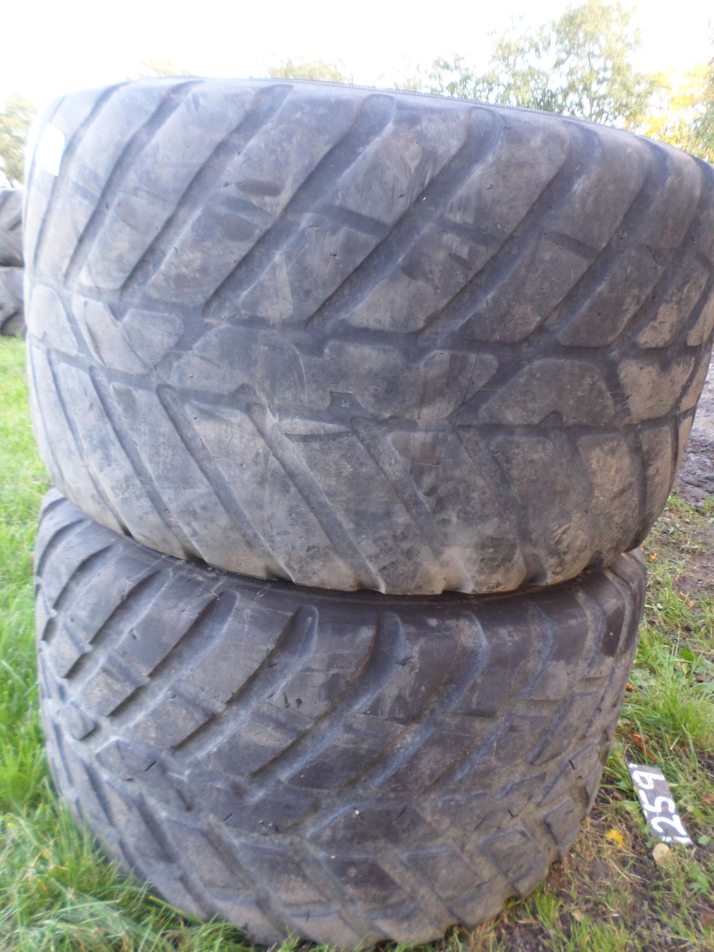 Pair of Nokian 650/50/22.5 tyres on 10-stud rims - Image 2 of 2