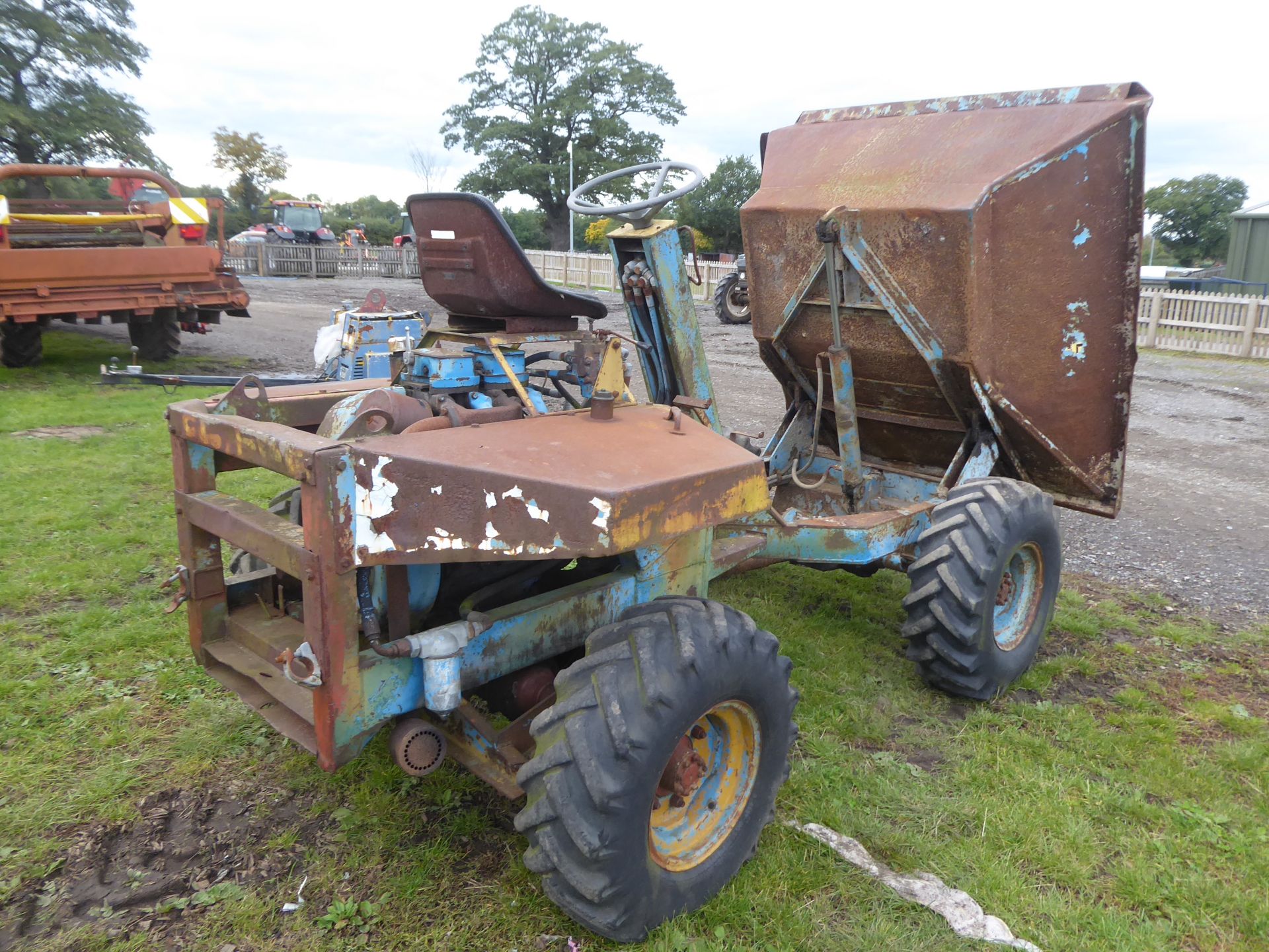 2.5T 4wd dumper - Image 2 of 3