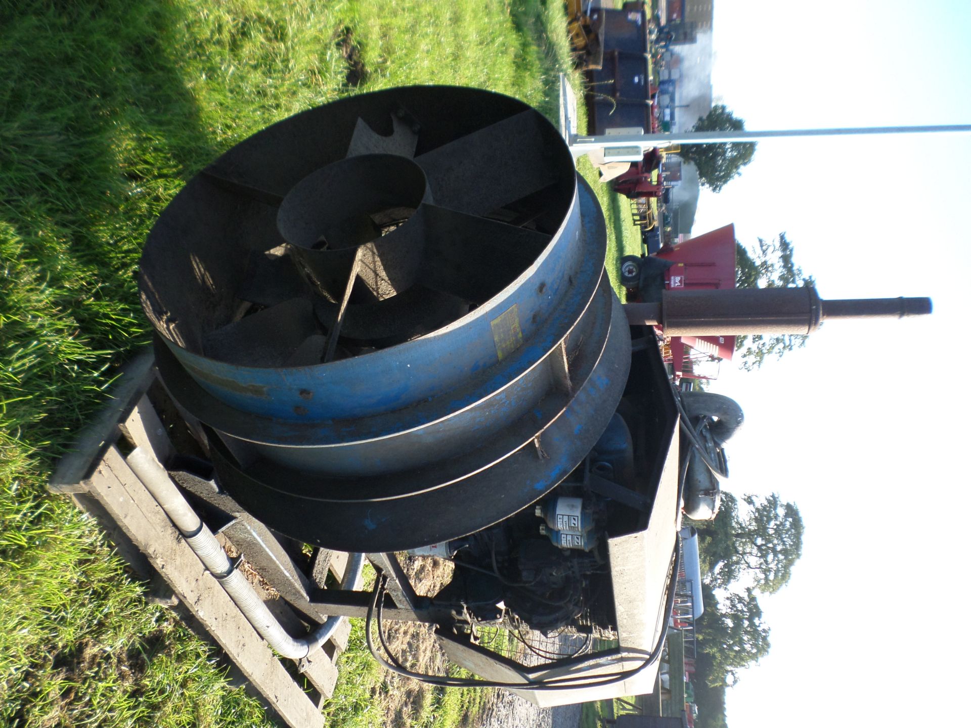 Crop drying fan with Ford engine - Image 2 of 3