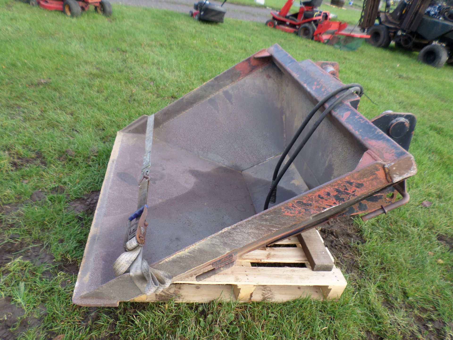 Bagezee type bulk bag filling bucket for Manitou headstock, hydraulic trap door NO VAT