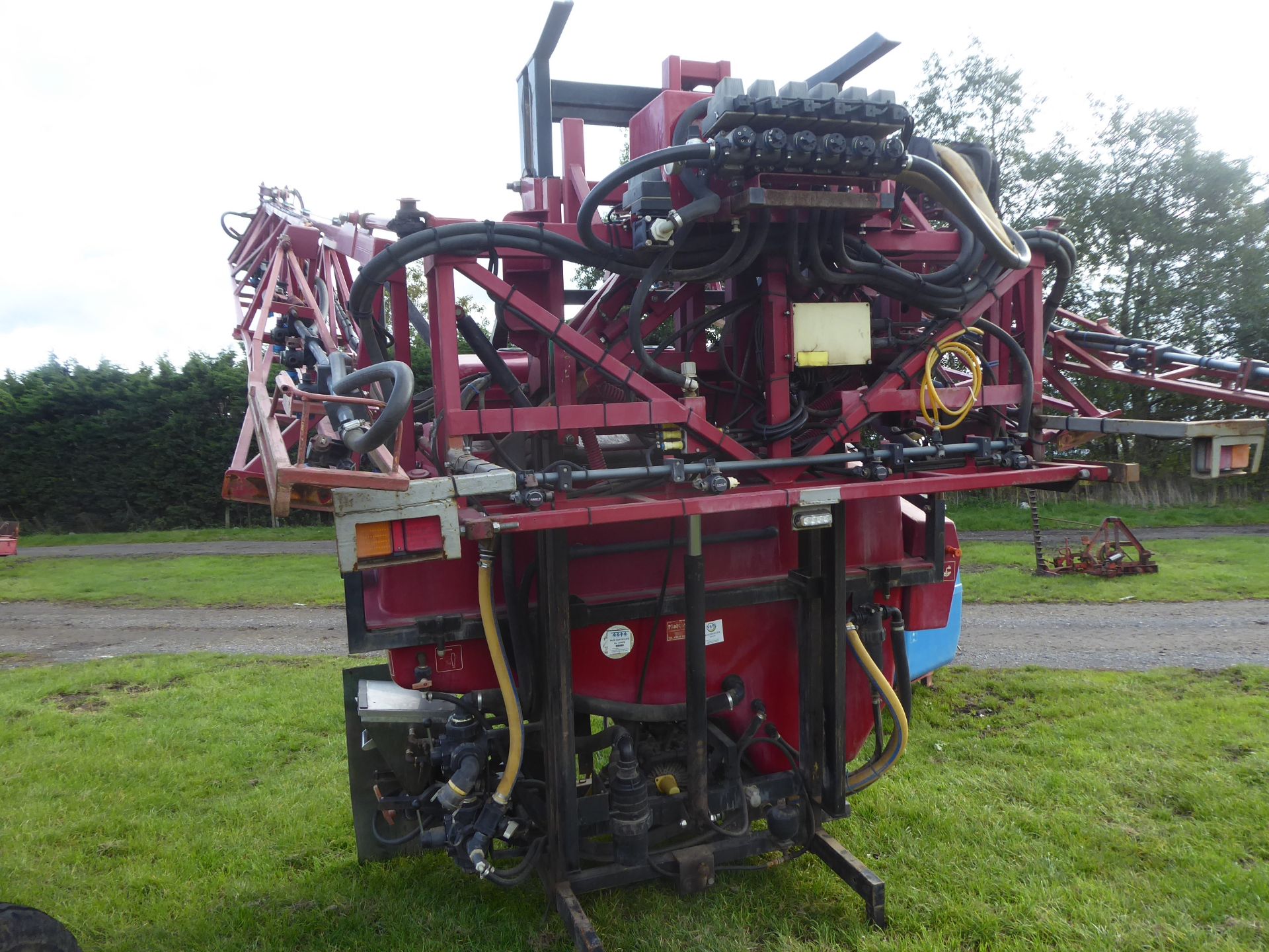 2000 Case MS 1200 mounted sprayer, 24m booms, c/w 1000ltr Gem front tank, fully working condition - Image 3 of 5