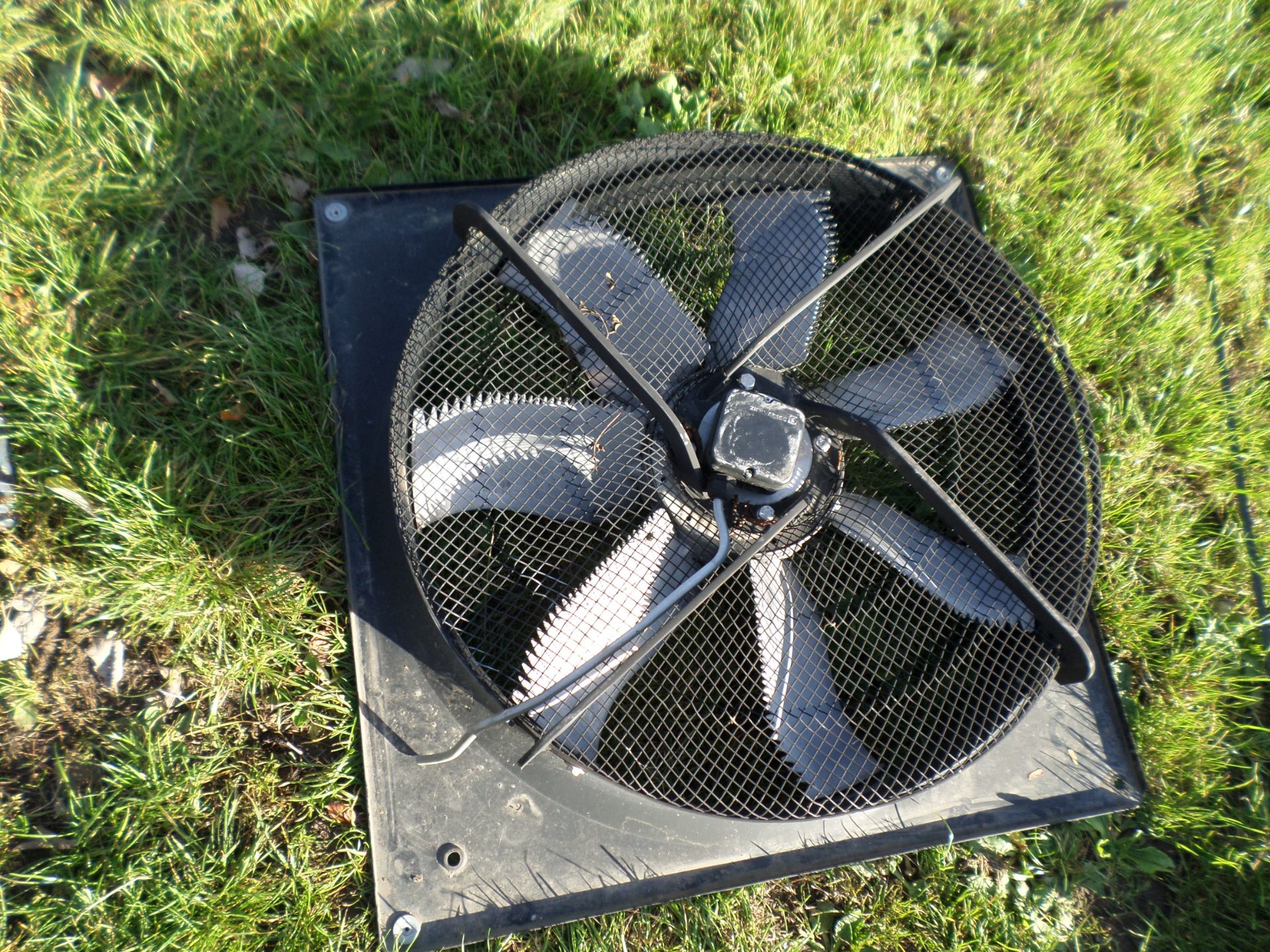 1m-r plate mounted extraction fan, NO VAT - Image 2 of 2