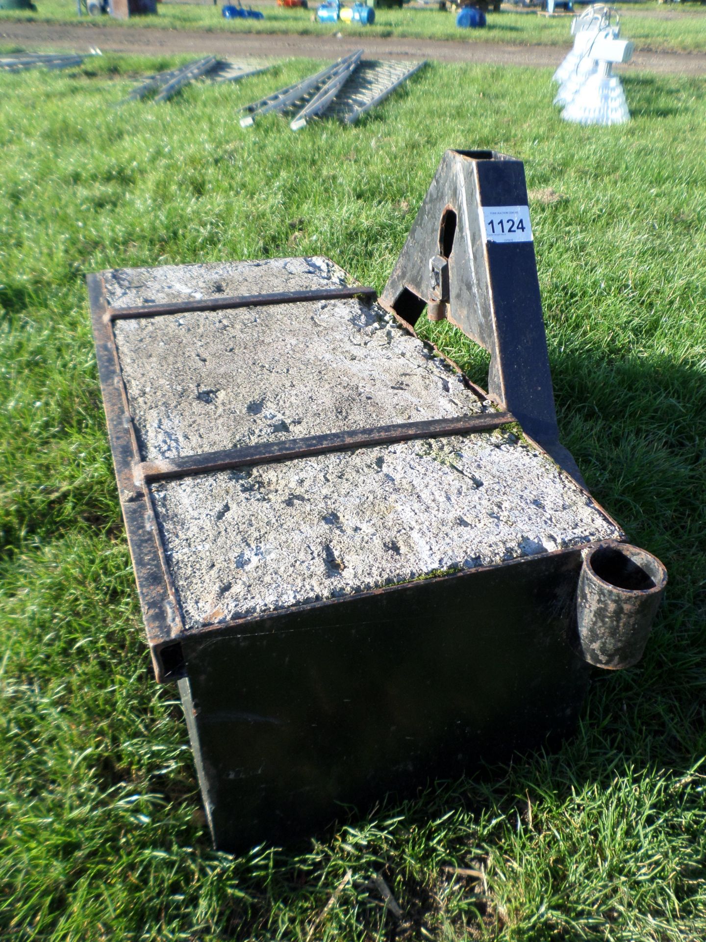 Tractor weight block - Image 2 of 2