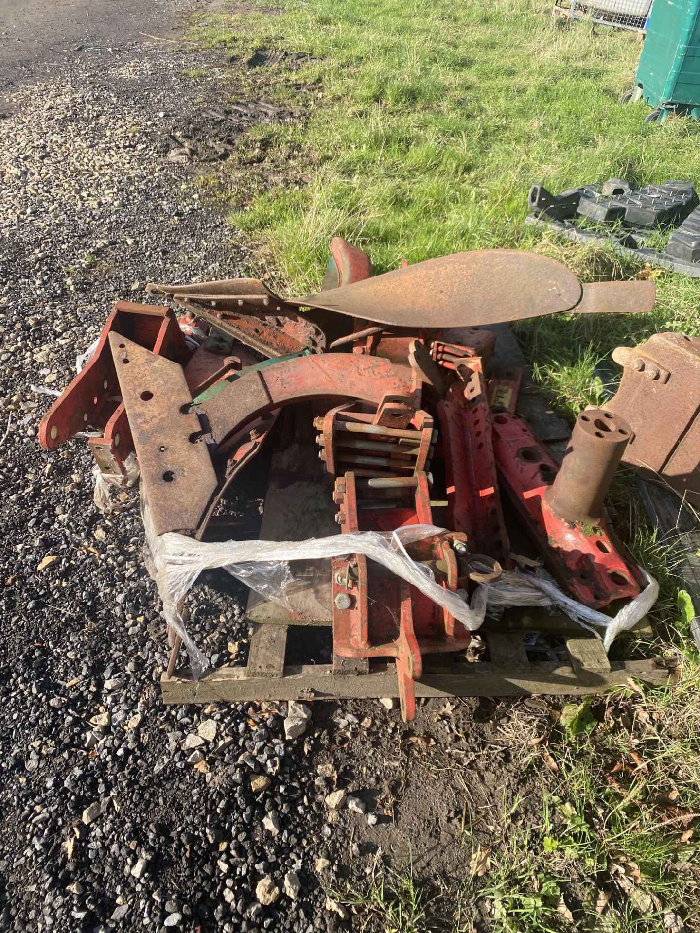 Kverneland plough metal, mole boards, springs and main beam parts - Image 2 of 2