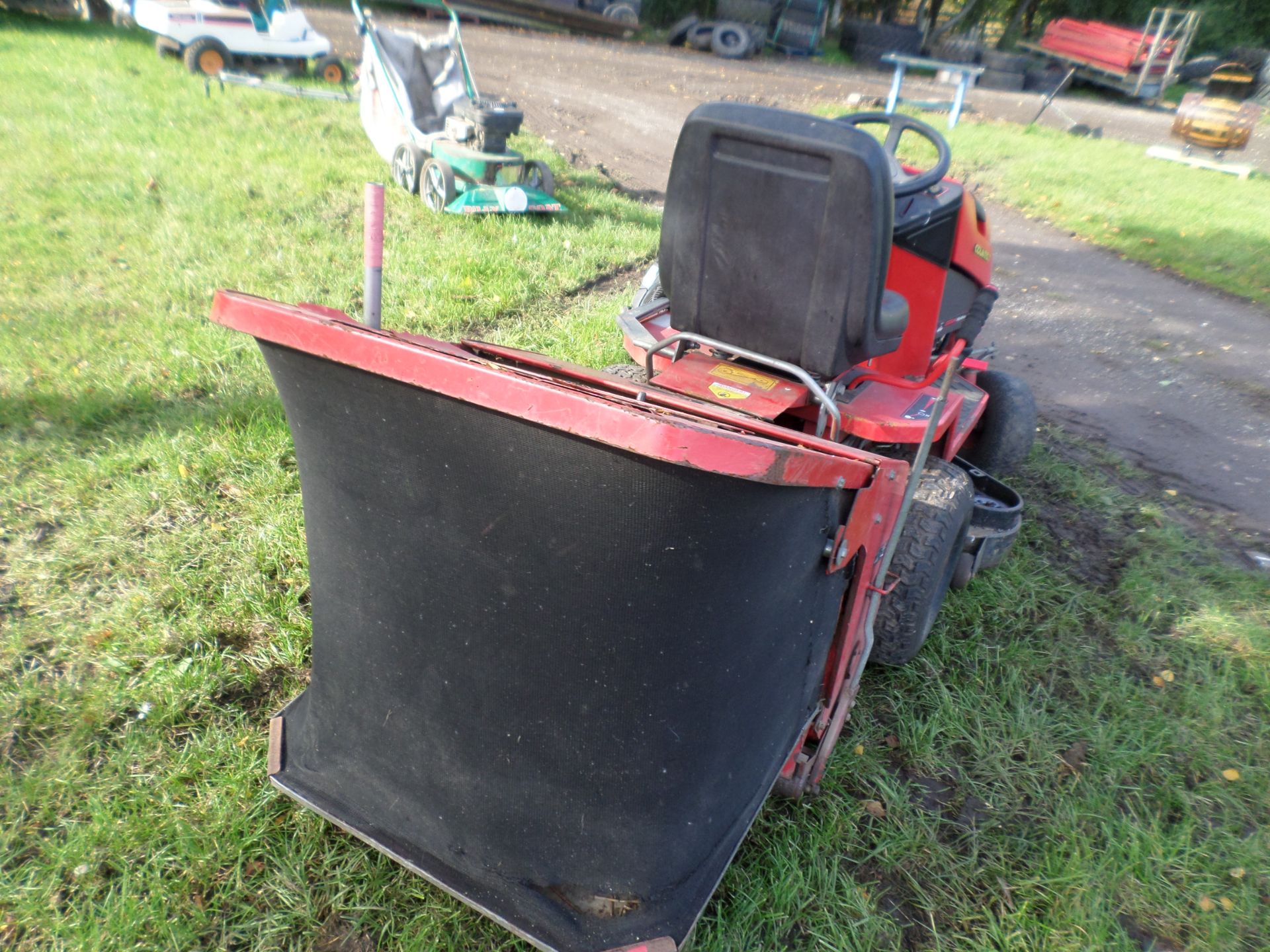 Countax ride on lawnmower with collector - Image 3 of 3