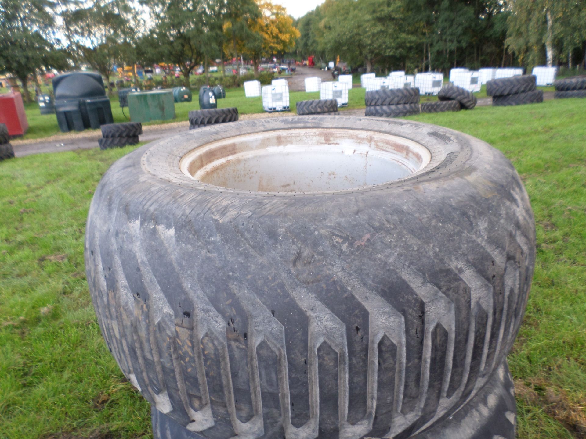 Pair of turf wheels for MF/IH/JD 850/45/34 - Image 2 of 2