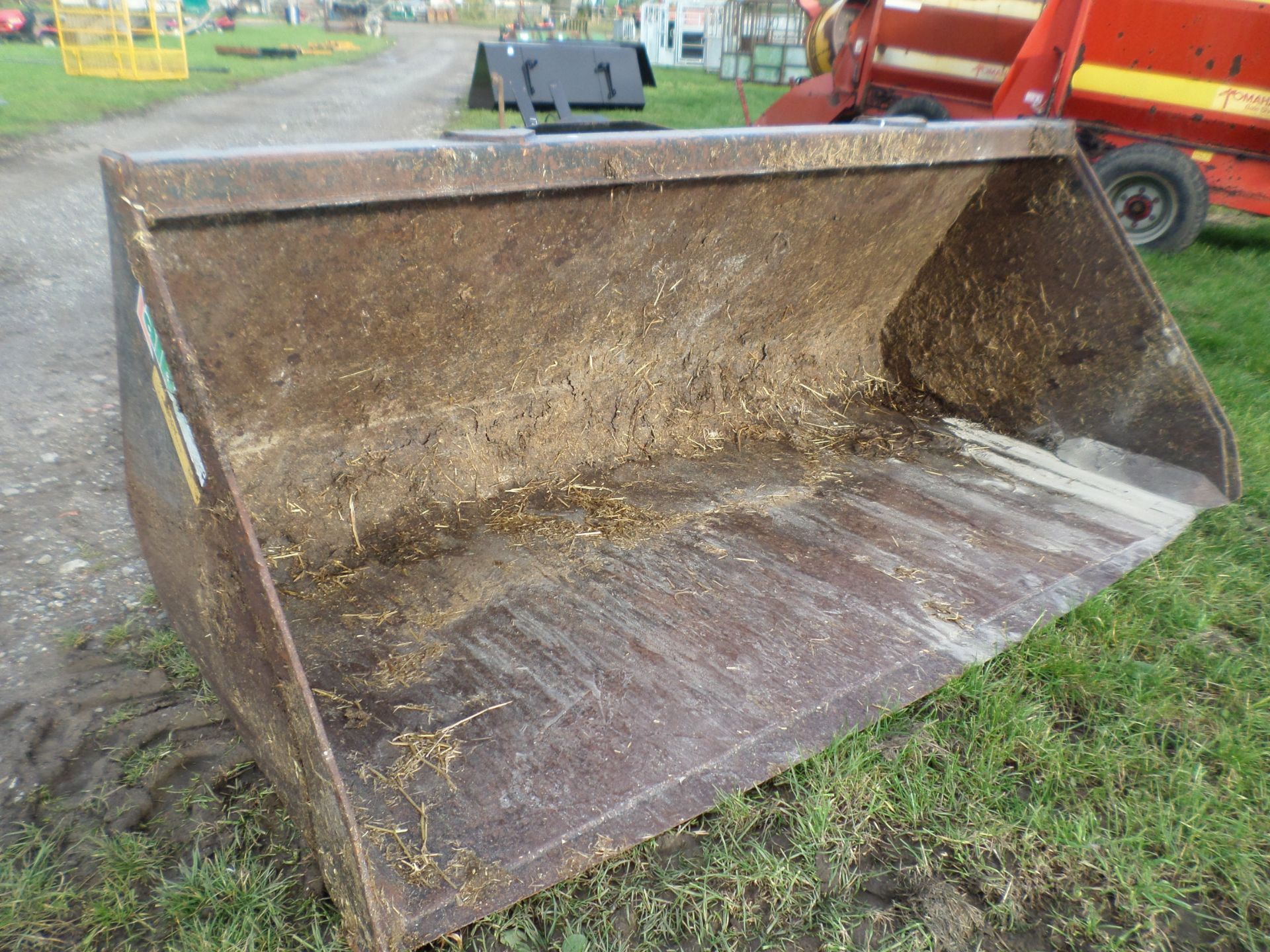 Albutt forklift bucket with Merlo brackets - Image 3 of 3