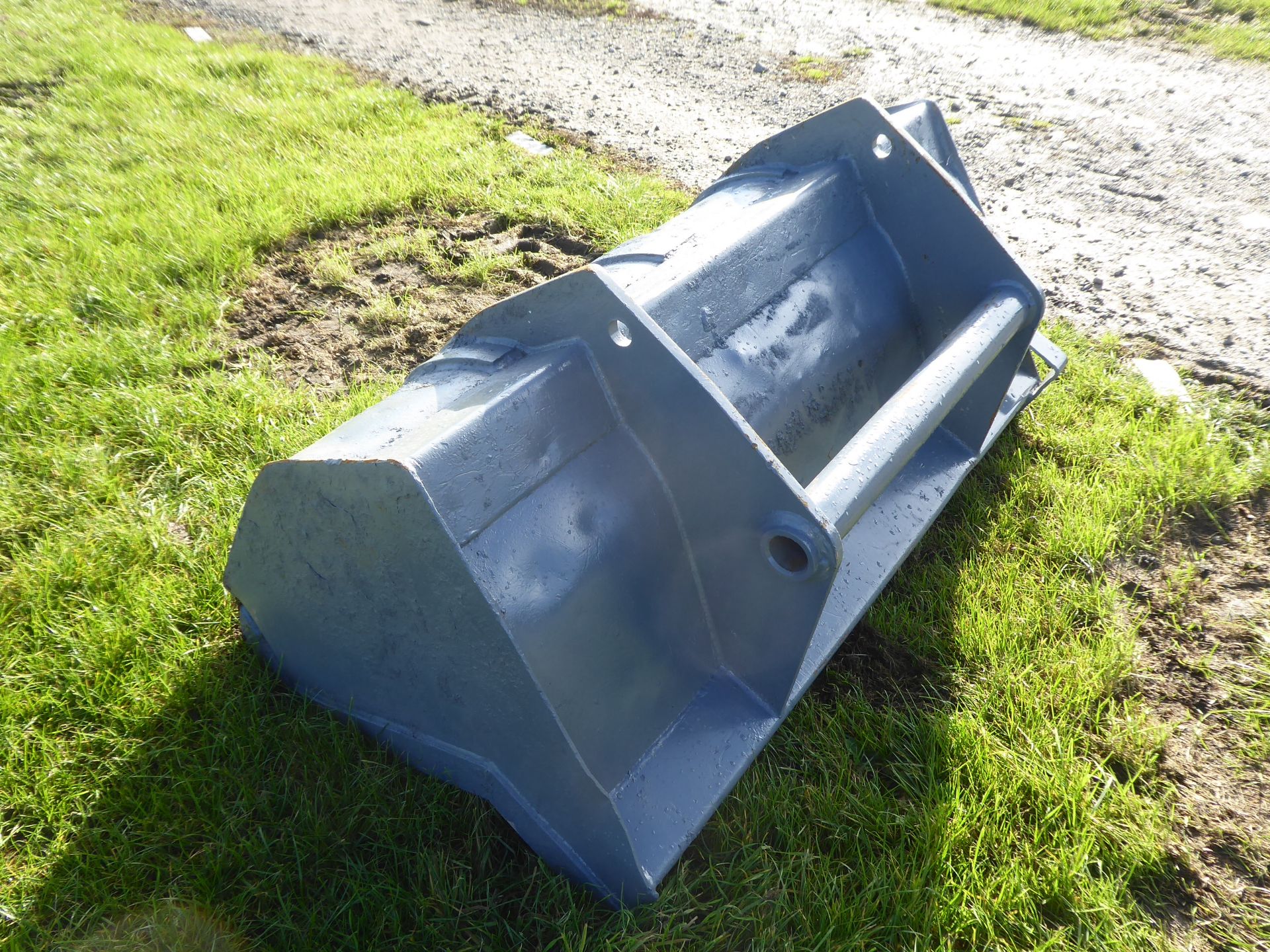 Manitou fitment earth bucket 1.5m wide - Image 2 of 3