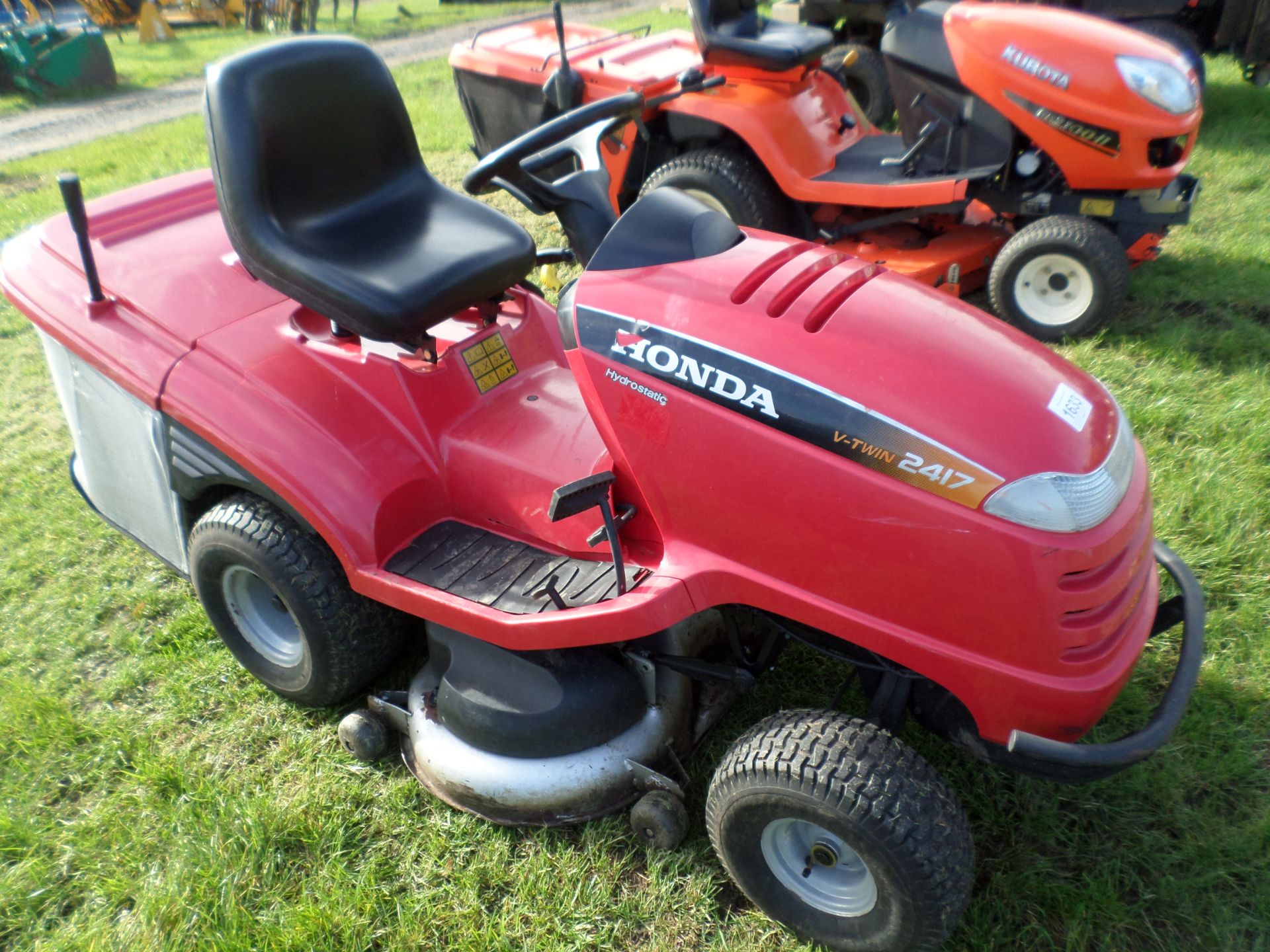 Honda 2417 direct collect ride on mower, hydrostatic drive, 17HP, twin cylinder engine, 42" cut,