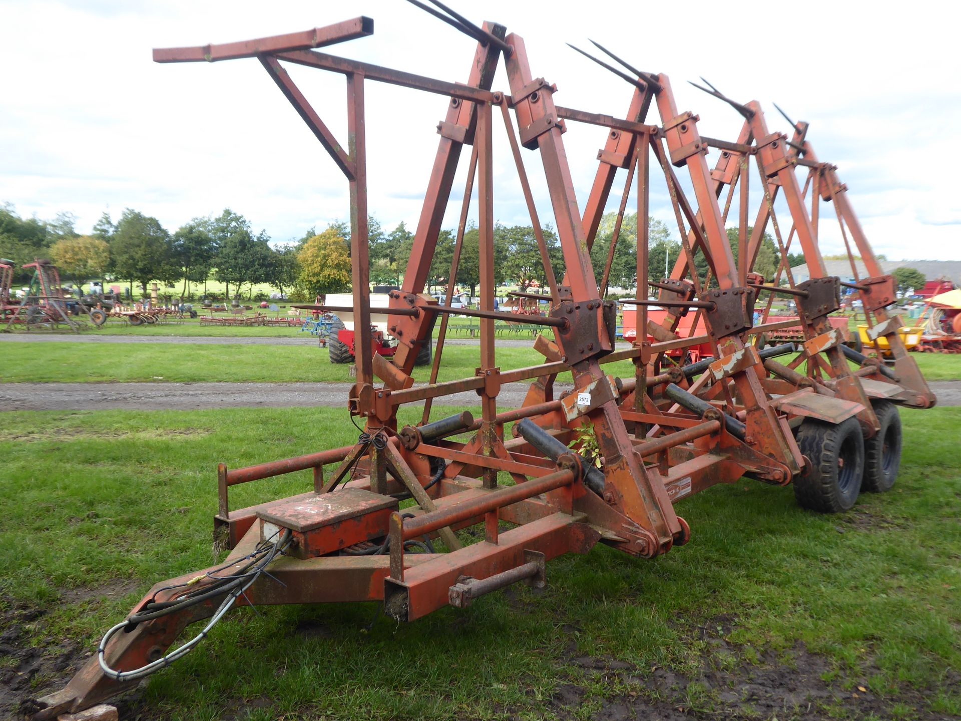 Ritchie bale trailer, takes 16 round or 8 big square - Image 3 of 3