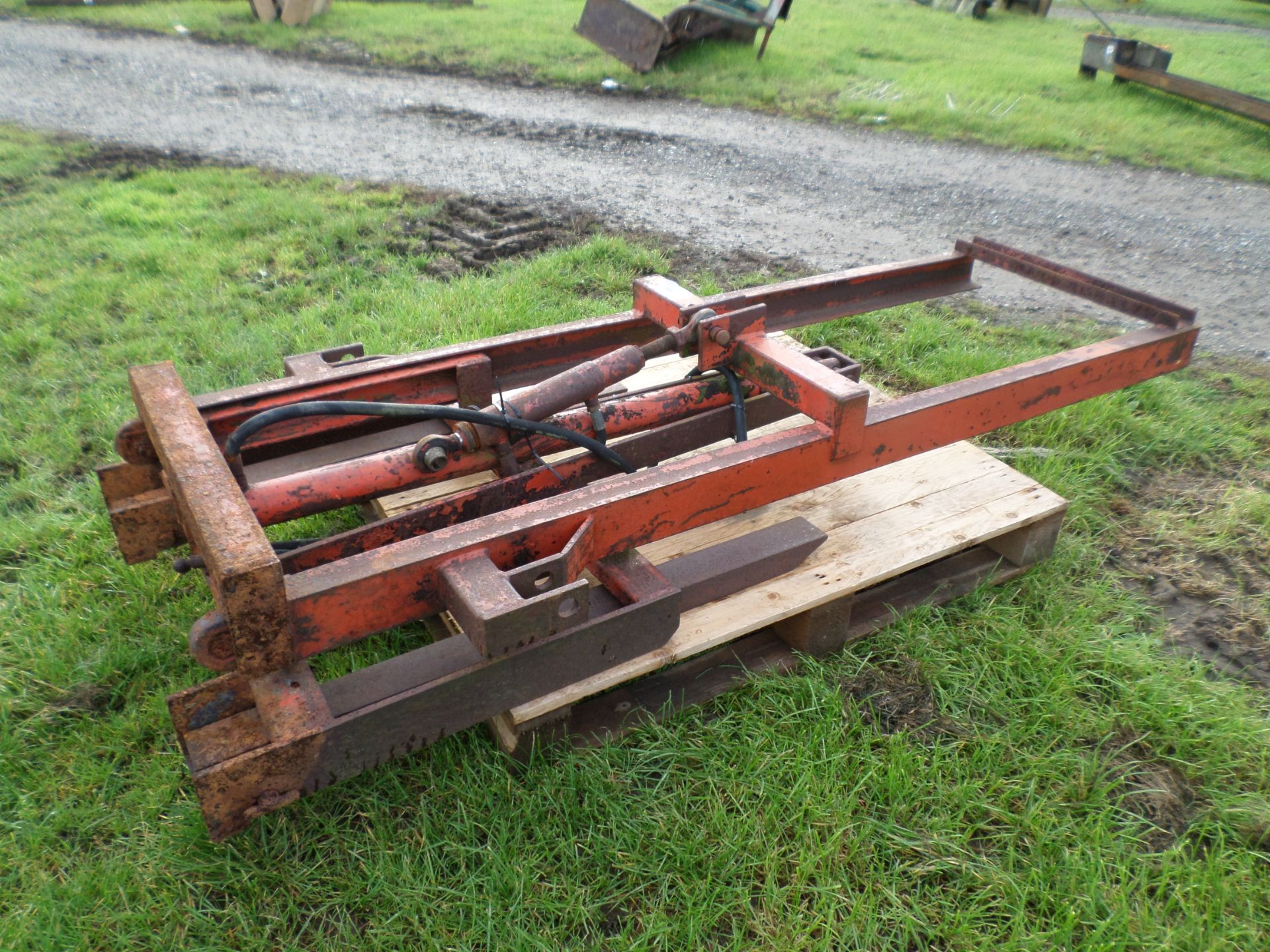 Rear mounted tractor forklift - Image 3 of 3