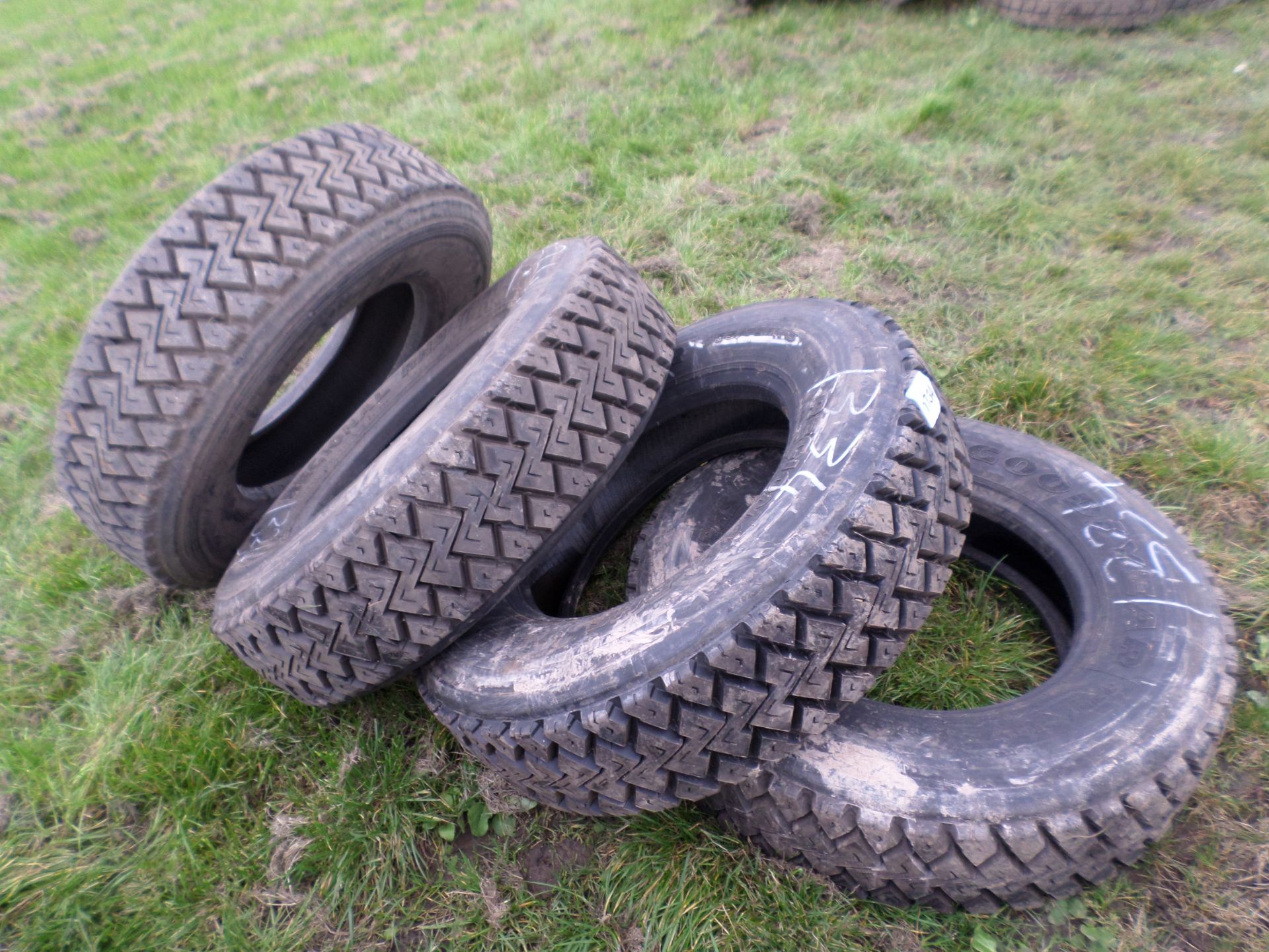 4 tyres 235/75/17.5 - Image 2 of 2