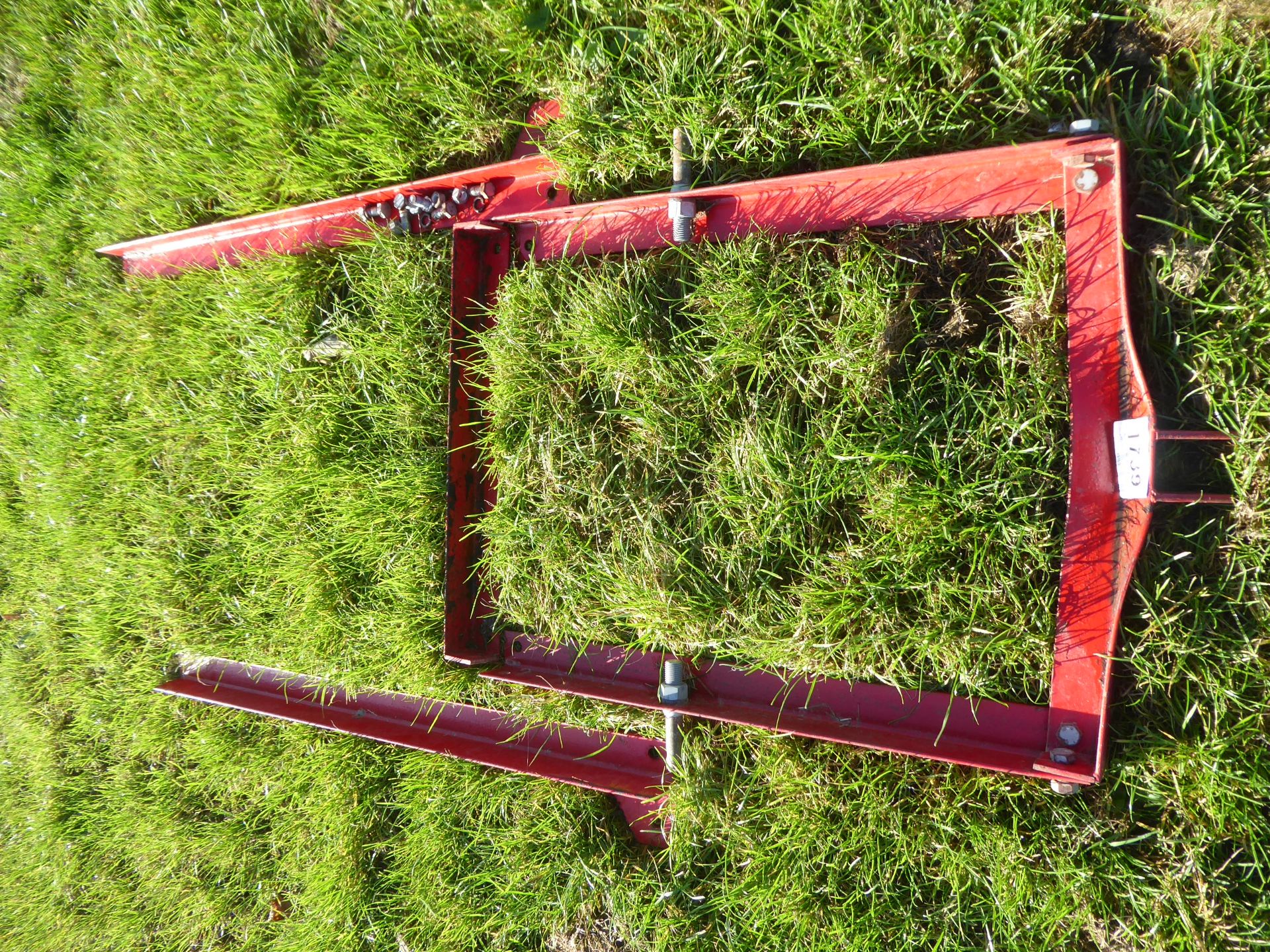 Pallet forks for 3 point linkage of compact tractor NO VAT - Image 2 of 2