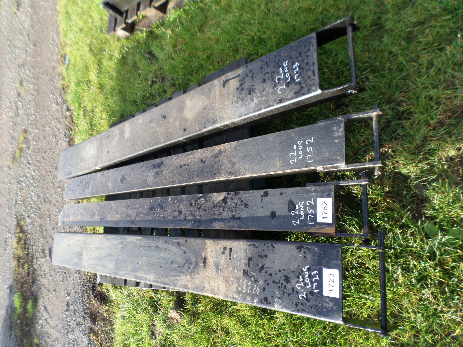 Forklift extension forks 2.2m long, 220mm wide, heavy duty type - Image 2 of 2