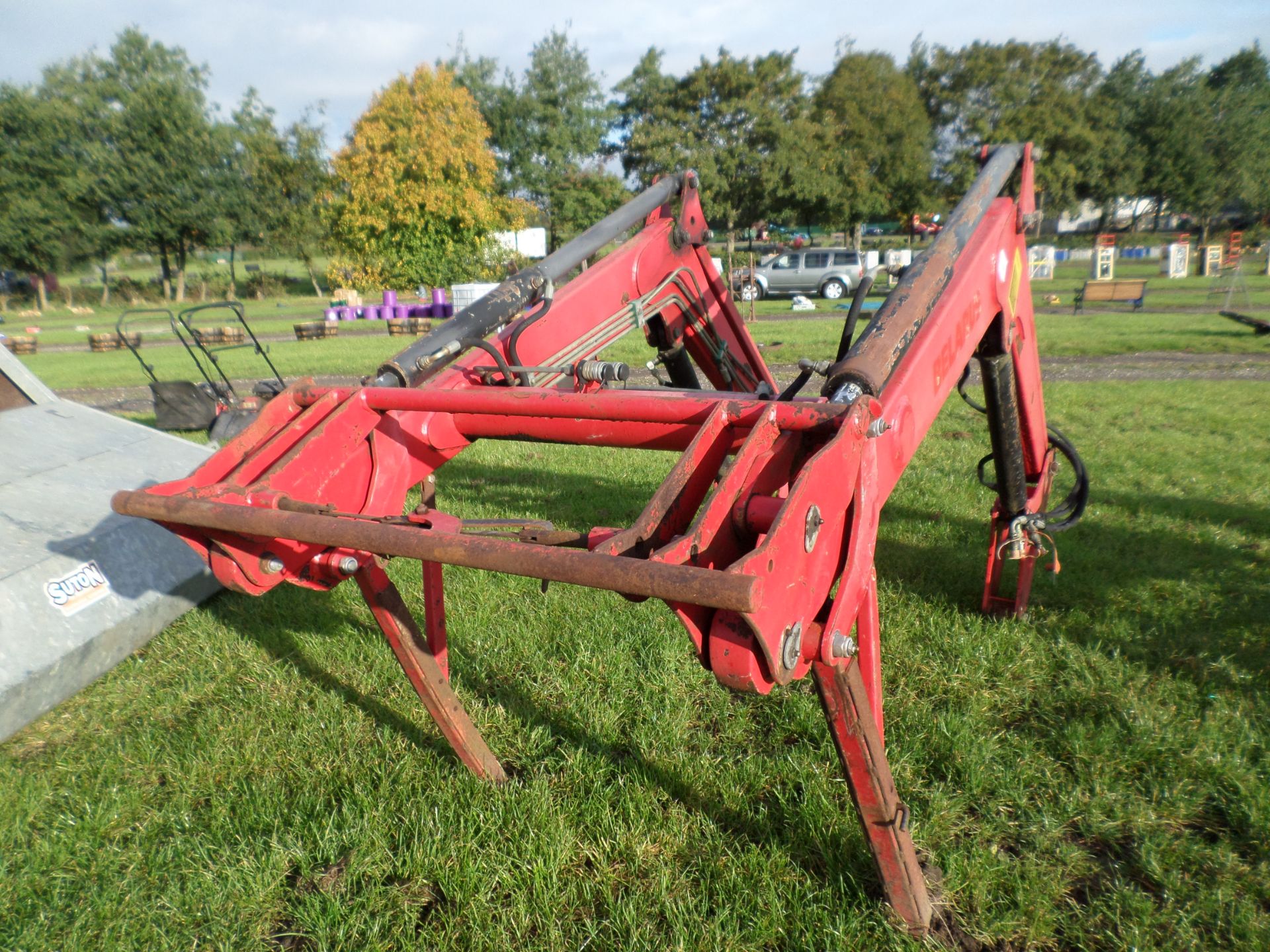 Front tractor loader with Euro 8 headstock