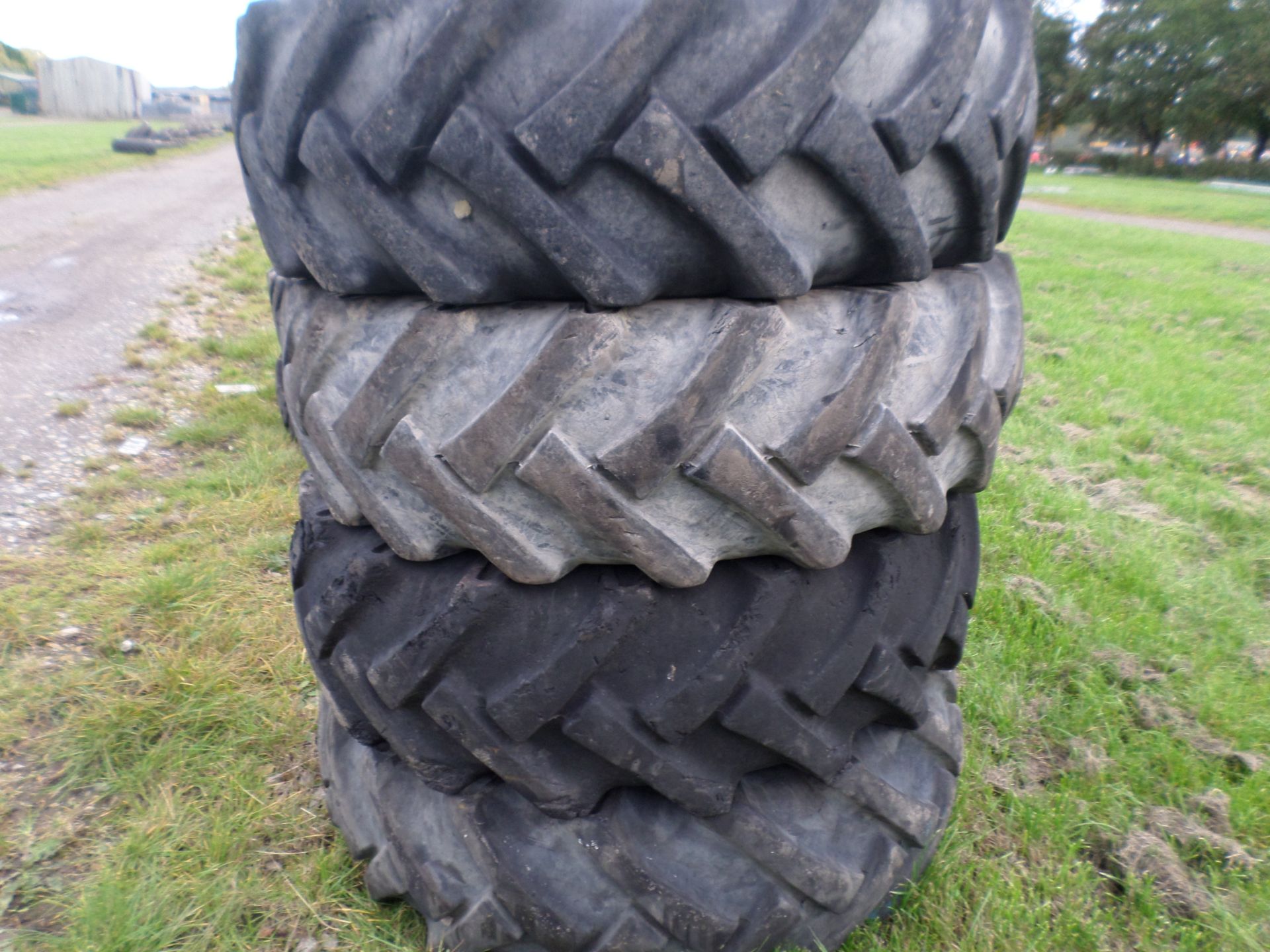 Set of 4 teleporter tyres 15.5/80/24 - Image 3 of 3