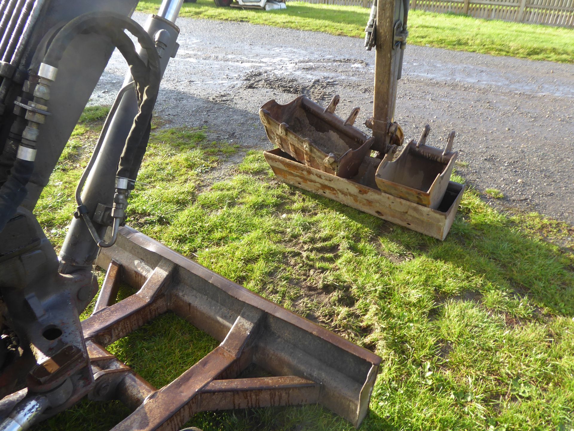 Volvo EC25 digger, 2700kg c/w 3 buckets, 2003 NO VAT - Image 3 of 4