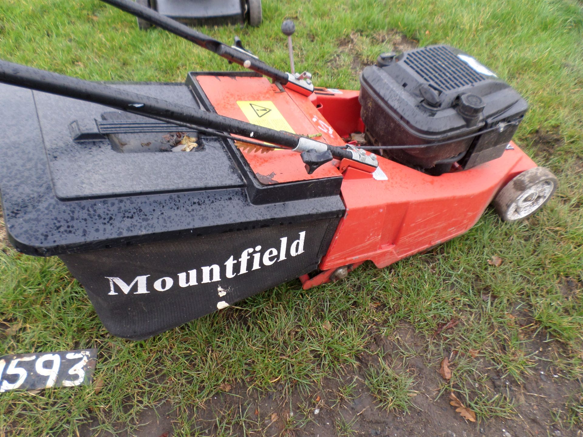 Mountfield petrol rotary mower with grass box - Image 2 of 3