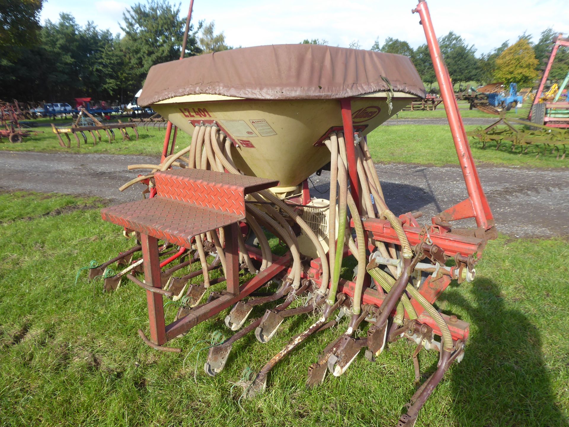 Vicon seed drill, spares or repair, coulters missing - Image 2 of 2