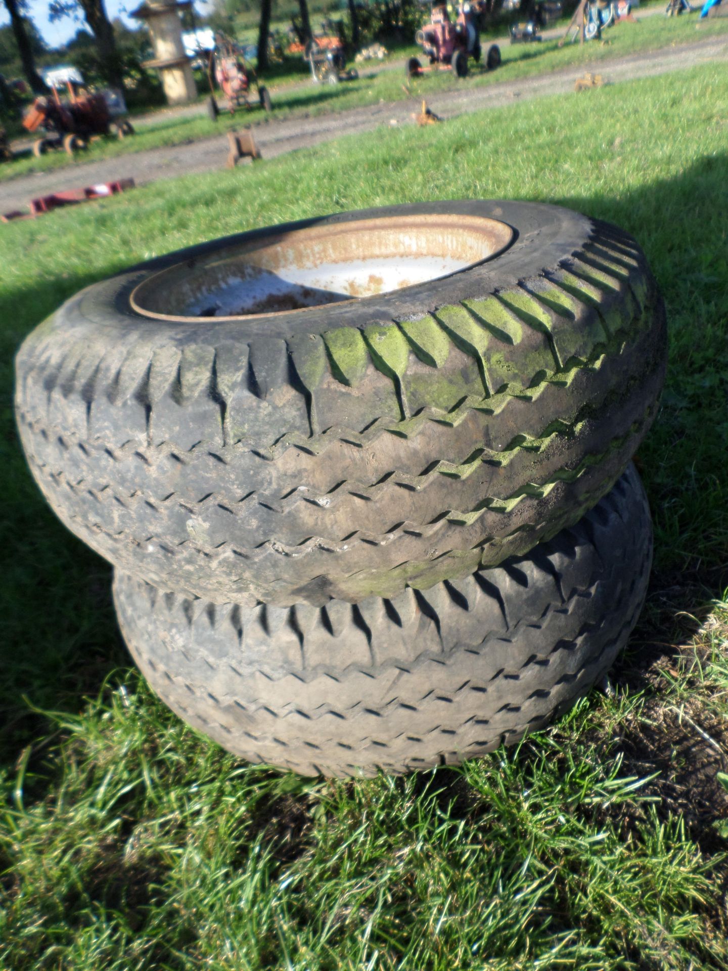 Pair of tyres and rims 10.0/75-15.3 - Image 2 of 2