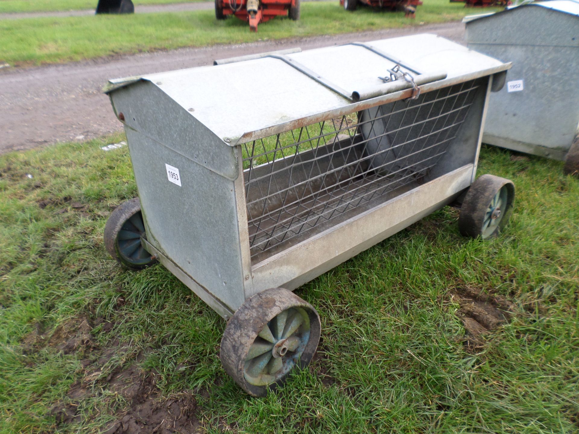 4ft 4-wheeled sheep hay feeder - Image 2 of 2