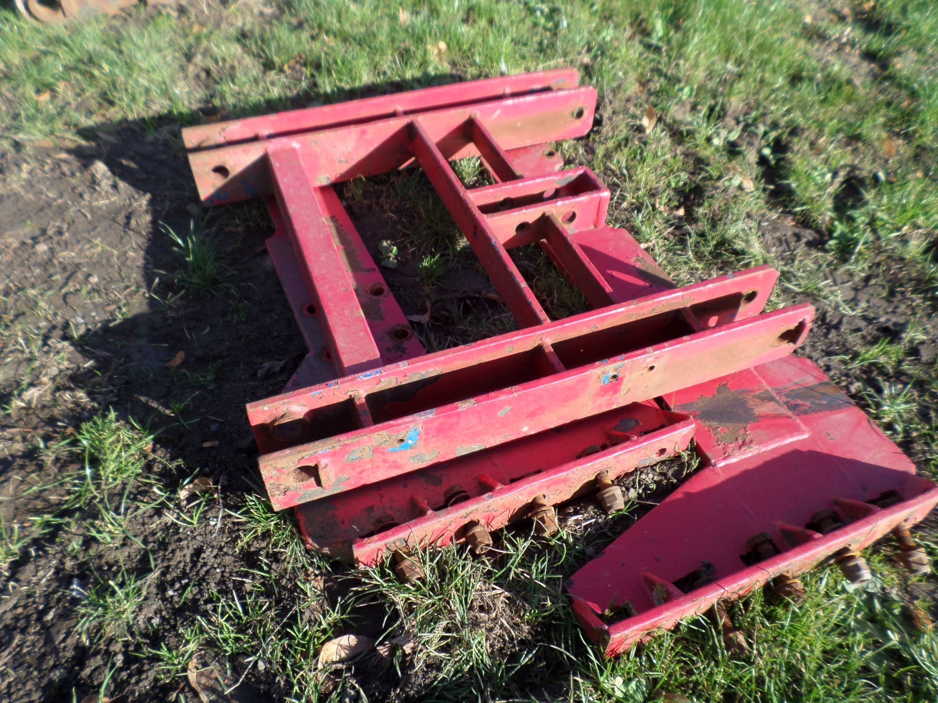 Front linkage bracket for MF tractor - Image 2 of 2