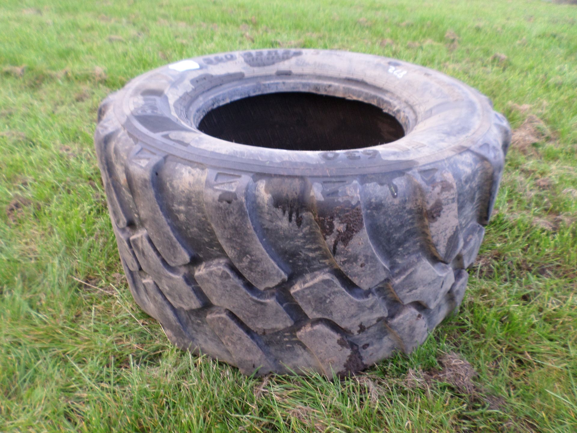 Part worn flotation tyre, 560/45R22.5 NO VAT - Image 2 of 2