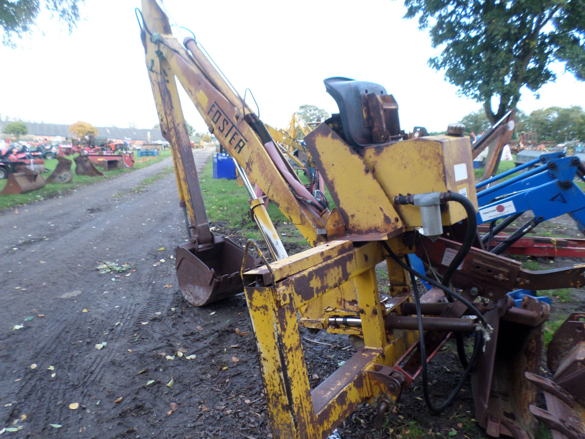 Foster digger with own pump and 3 buckets - Image 2 of 5