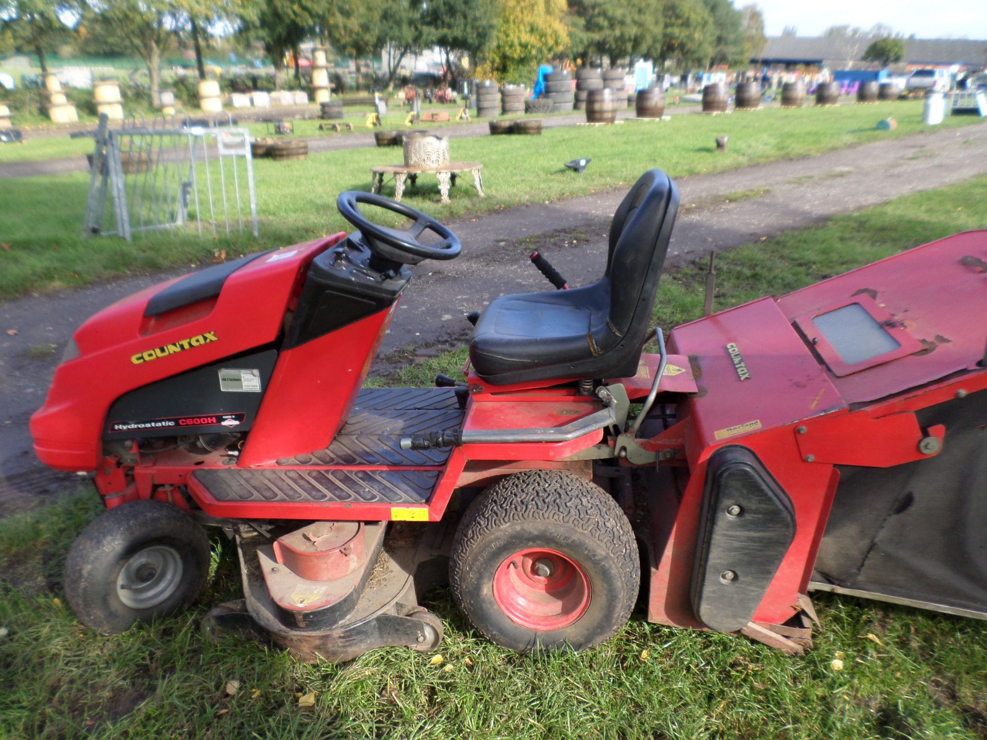 Countax ride on lawnmower with collector - Image 2 of 3