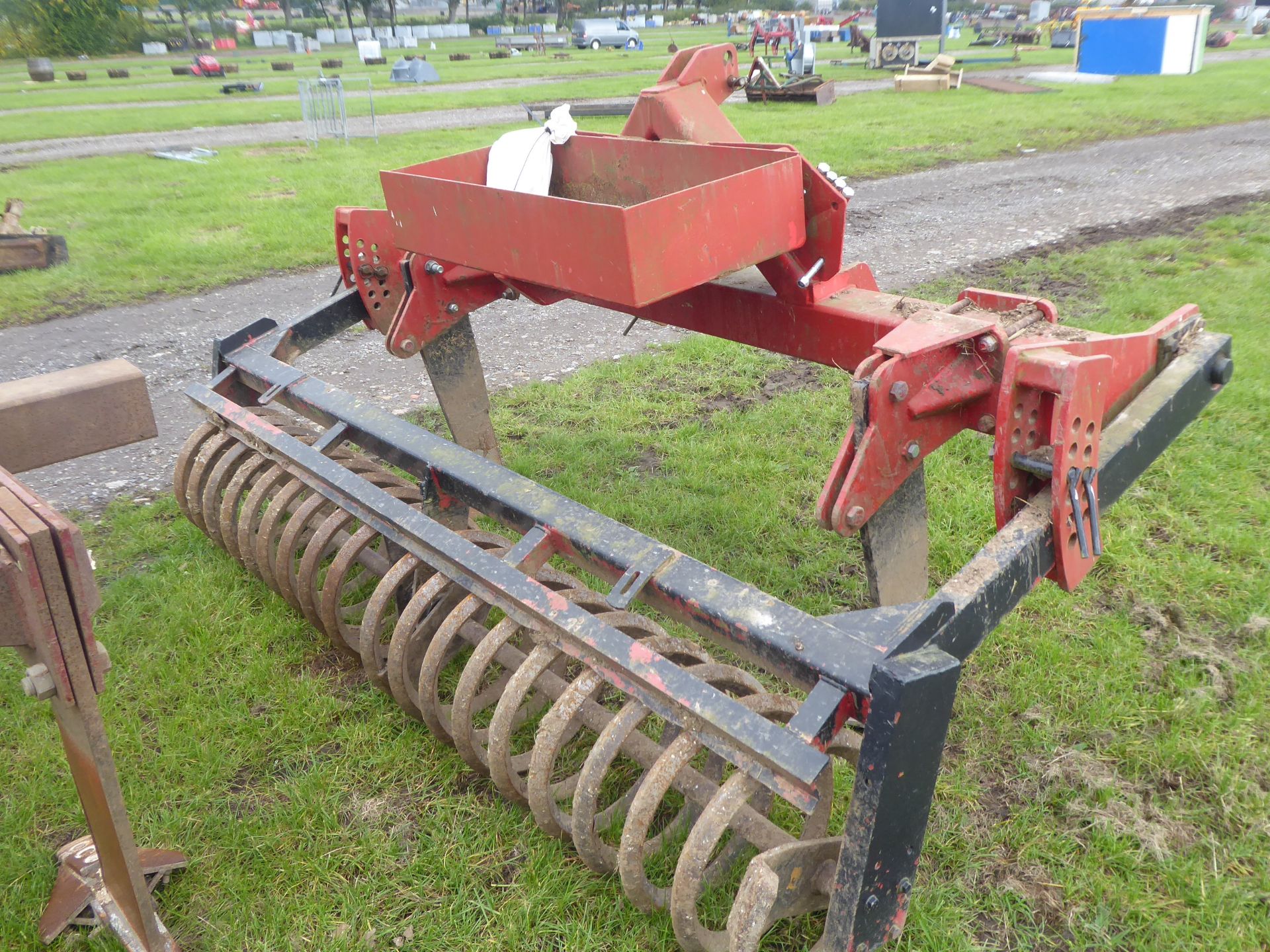 2 leg subsoiler c/w Metcalfe NG legs, flexicoil roller and spares - Image 2 of 2