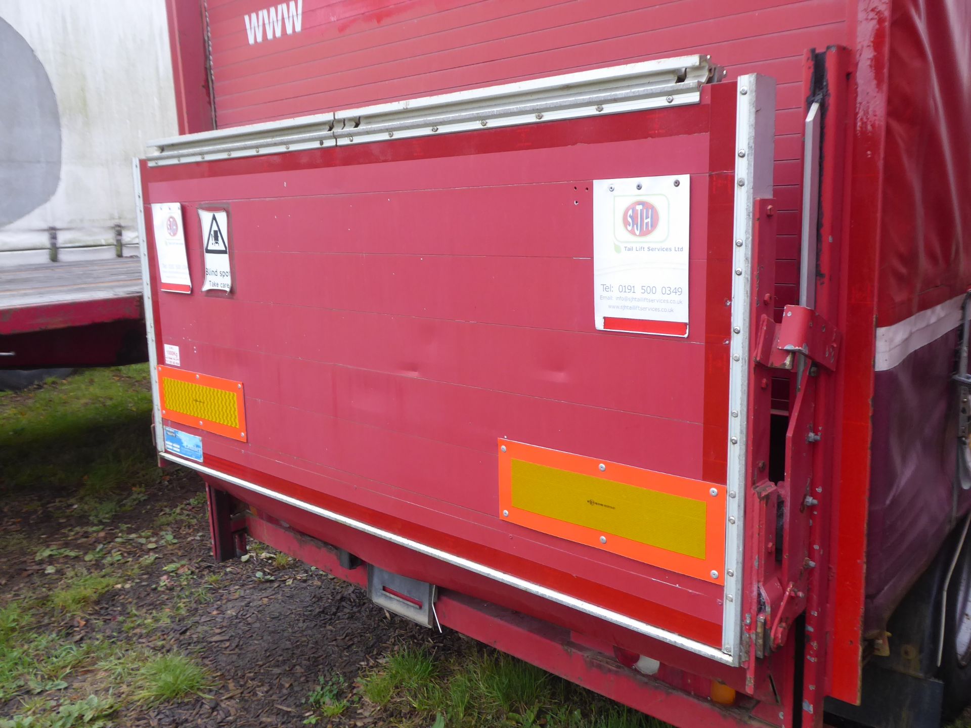 40ft tandem axle curtainside step-frame trailer, double deck and tail lift - Image 2 of 3