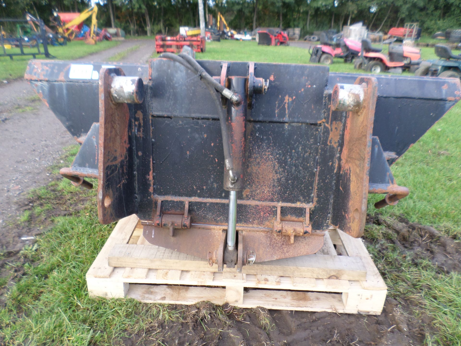 Bagezee type bulk bag filling bucket for Manitou headstock, hydraulic trap door NO VAT - Image 2 of 3