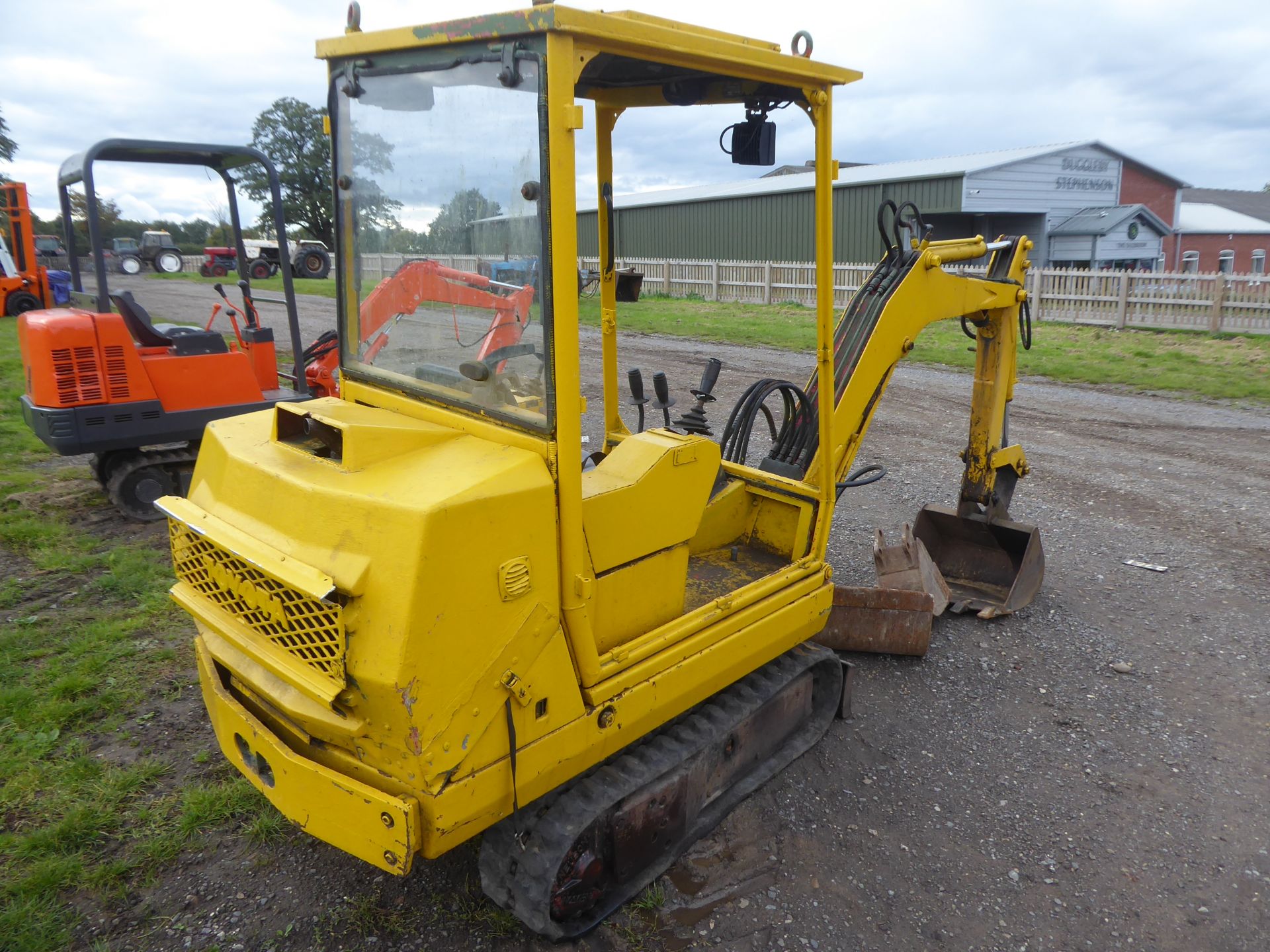 Toyota 1.5T mini digger - Image 2 of 3